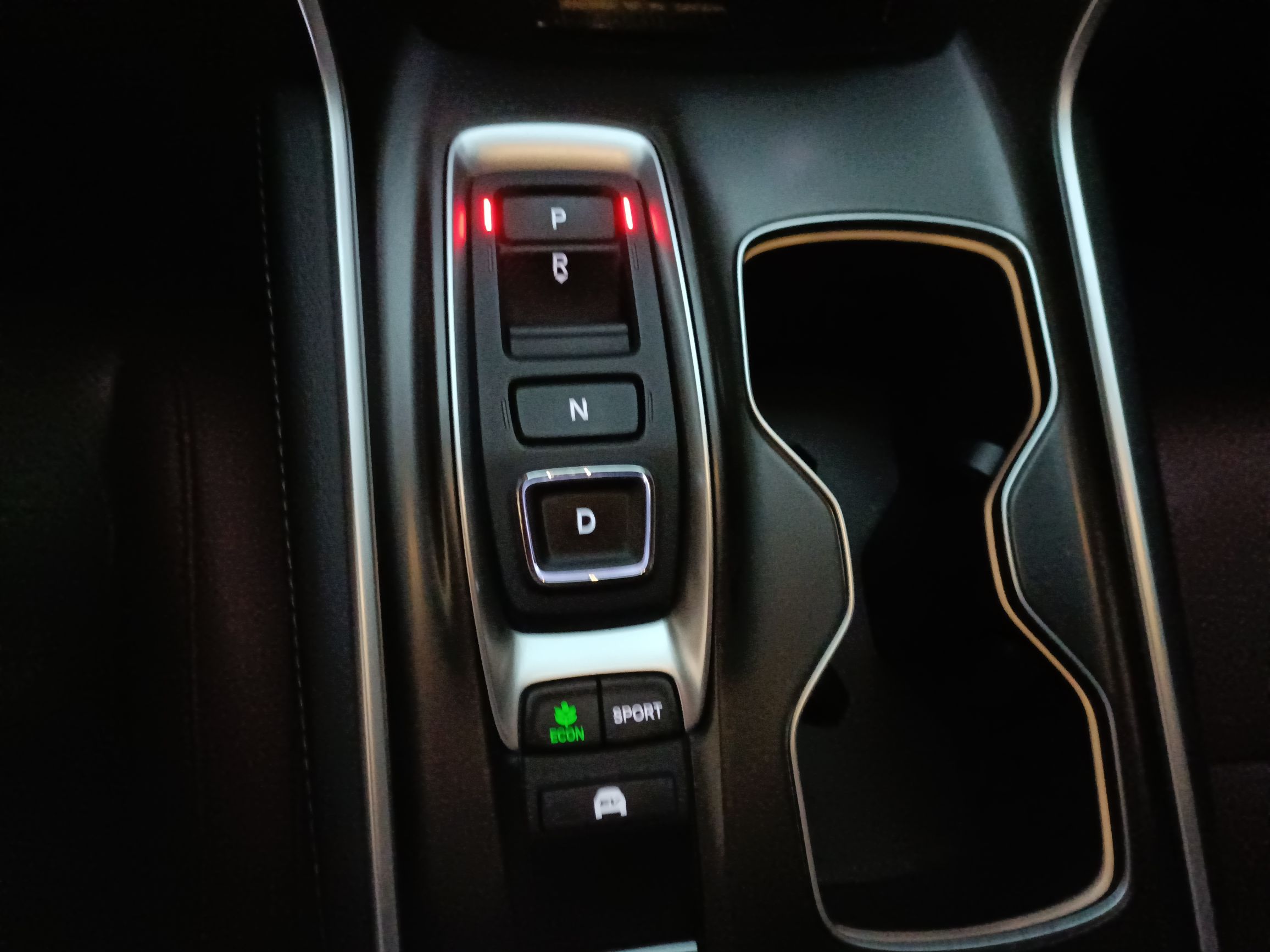 本田 雅阁 2022款 锐·混动 2.0L 幻夜·锐尊版