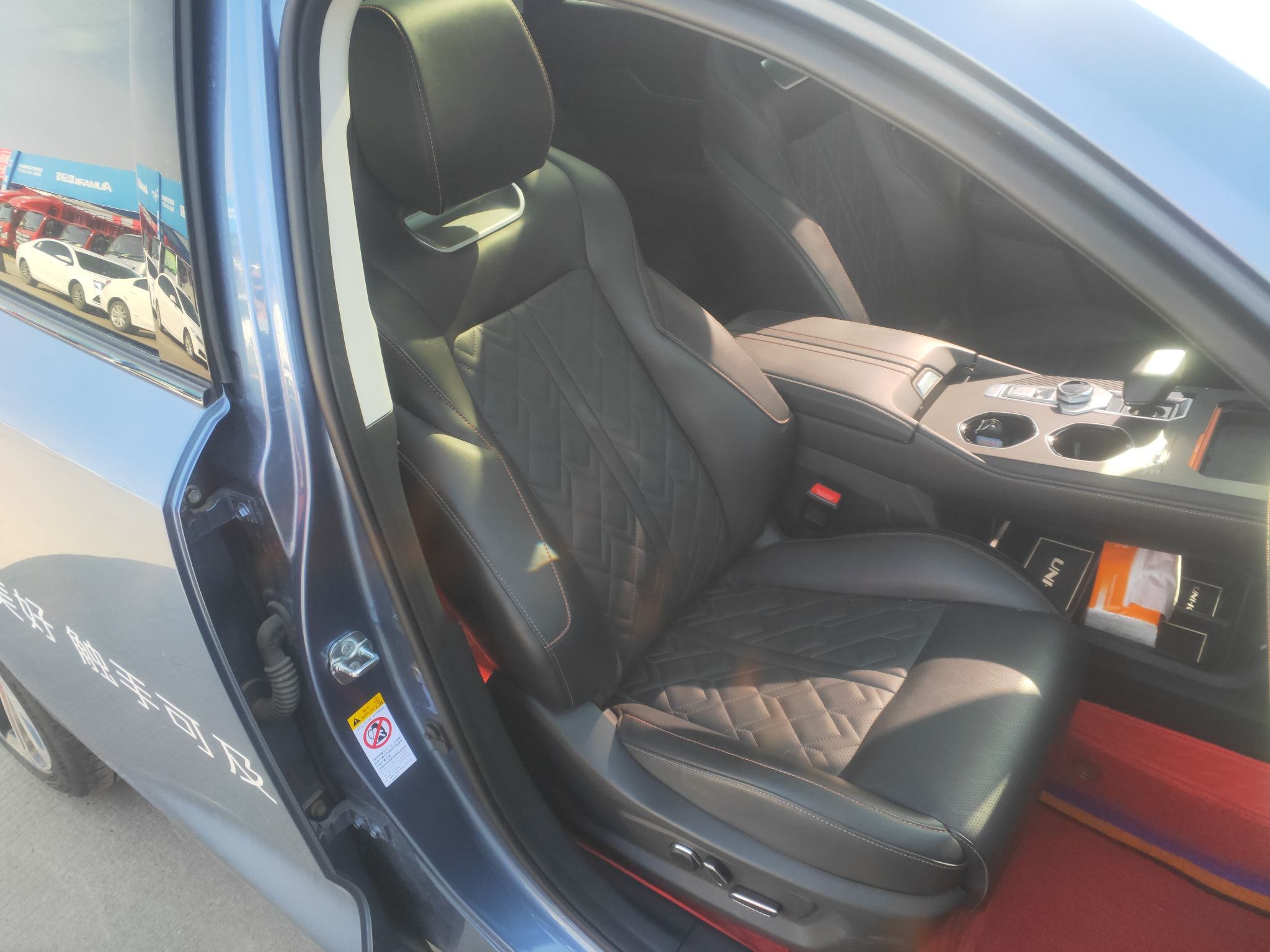 长安UNI-K 2021款 2.0T 全轮驱动尊贵型