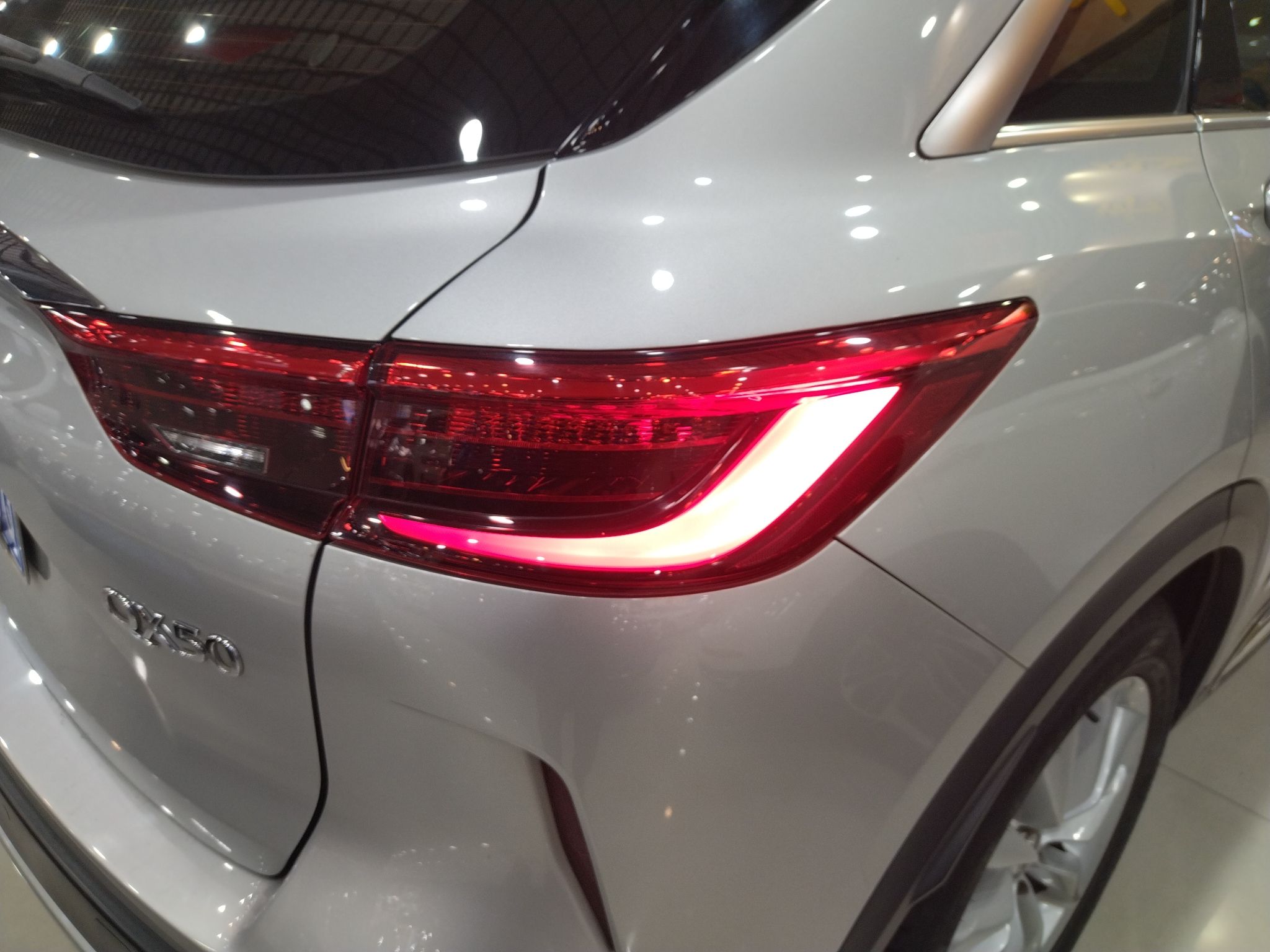 英菲尼迪QX50 2018款 2.0T 四驱菁英版