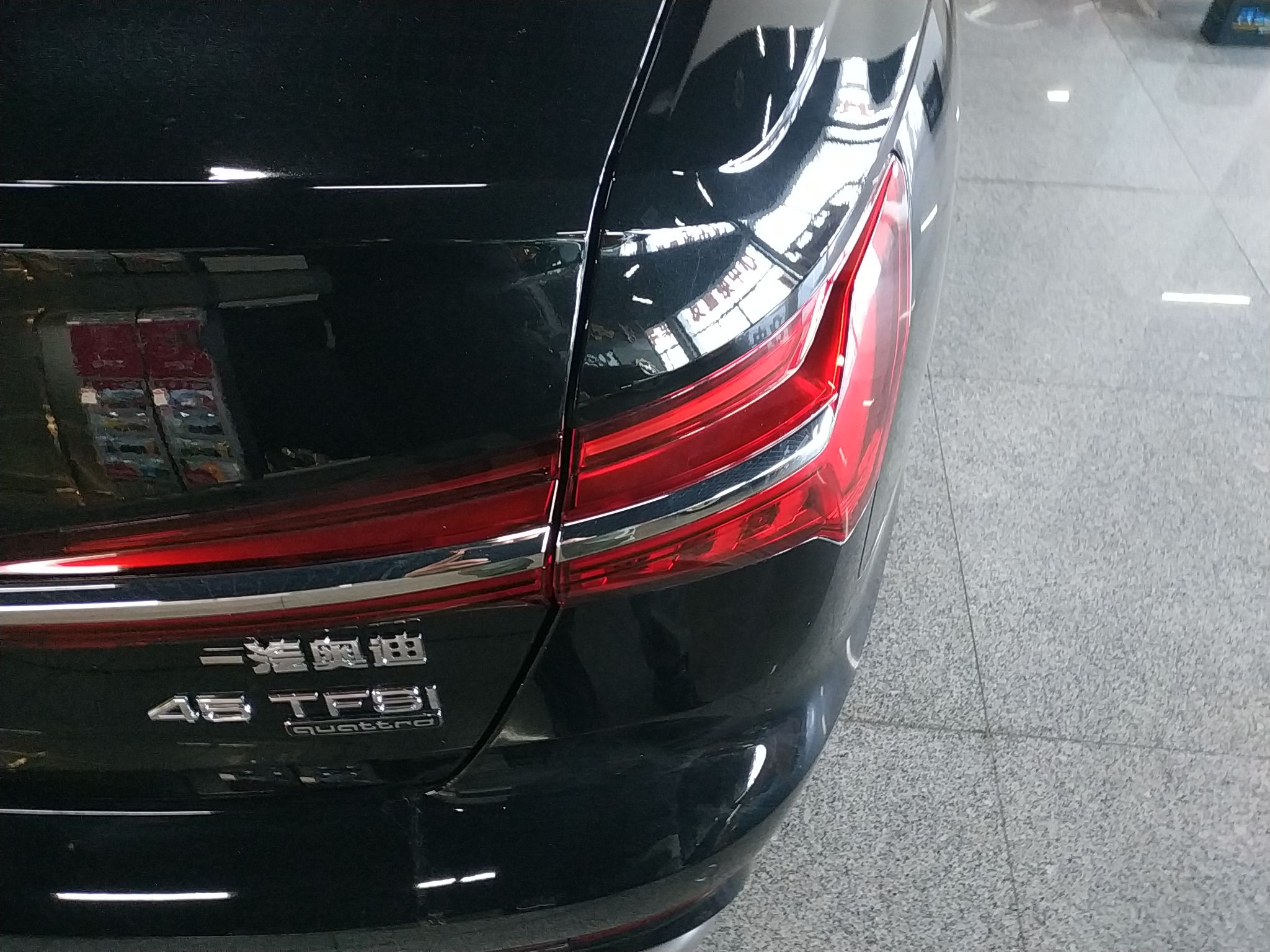 奥迪A6L 2022款 改款 45 TFSI quattro 臻选动感型