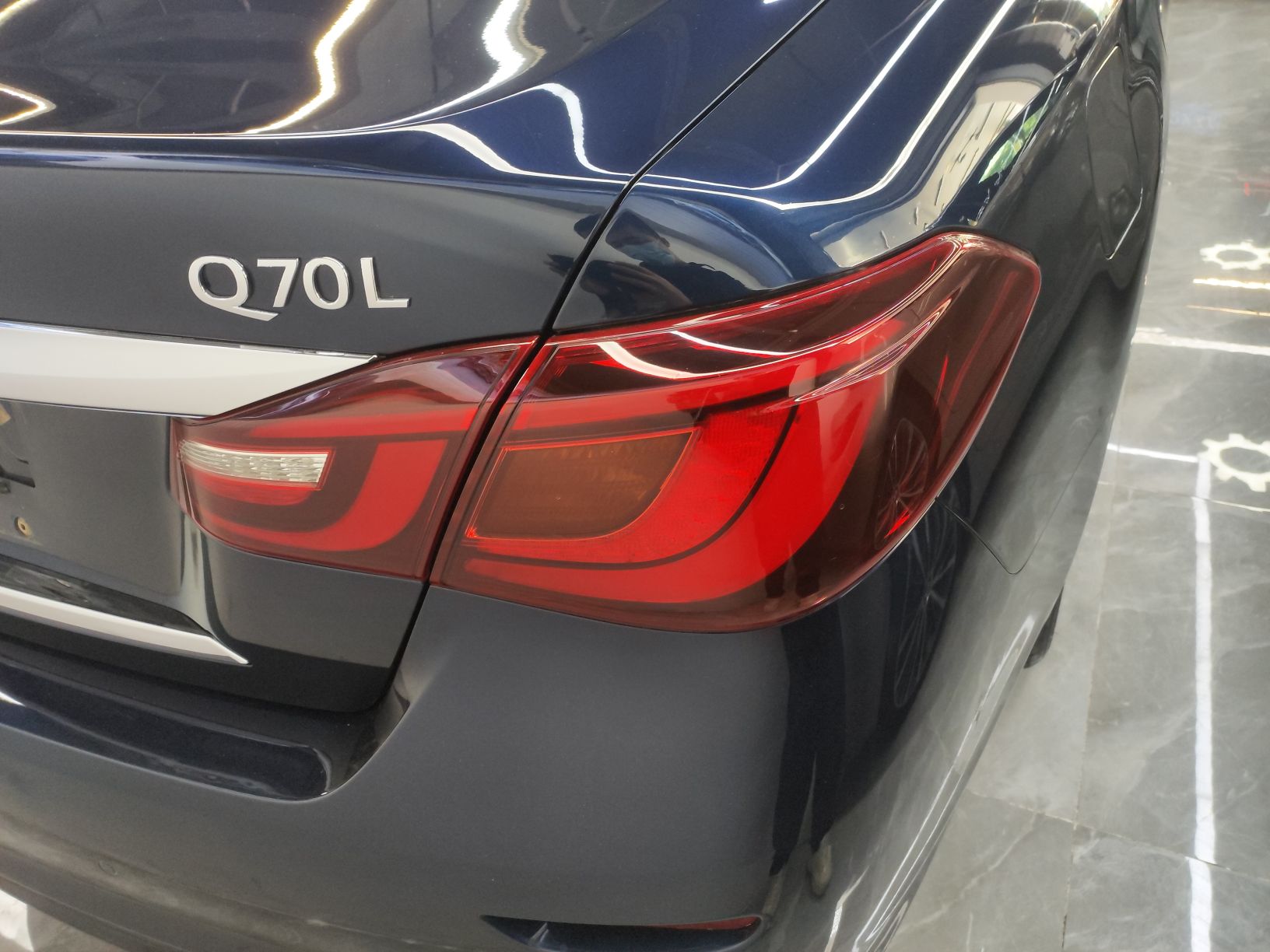 英菲尼迪Q70L 2019款 Q70L 2.0T 精英版(进口)