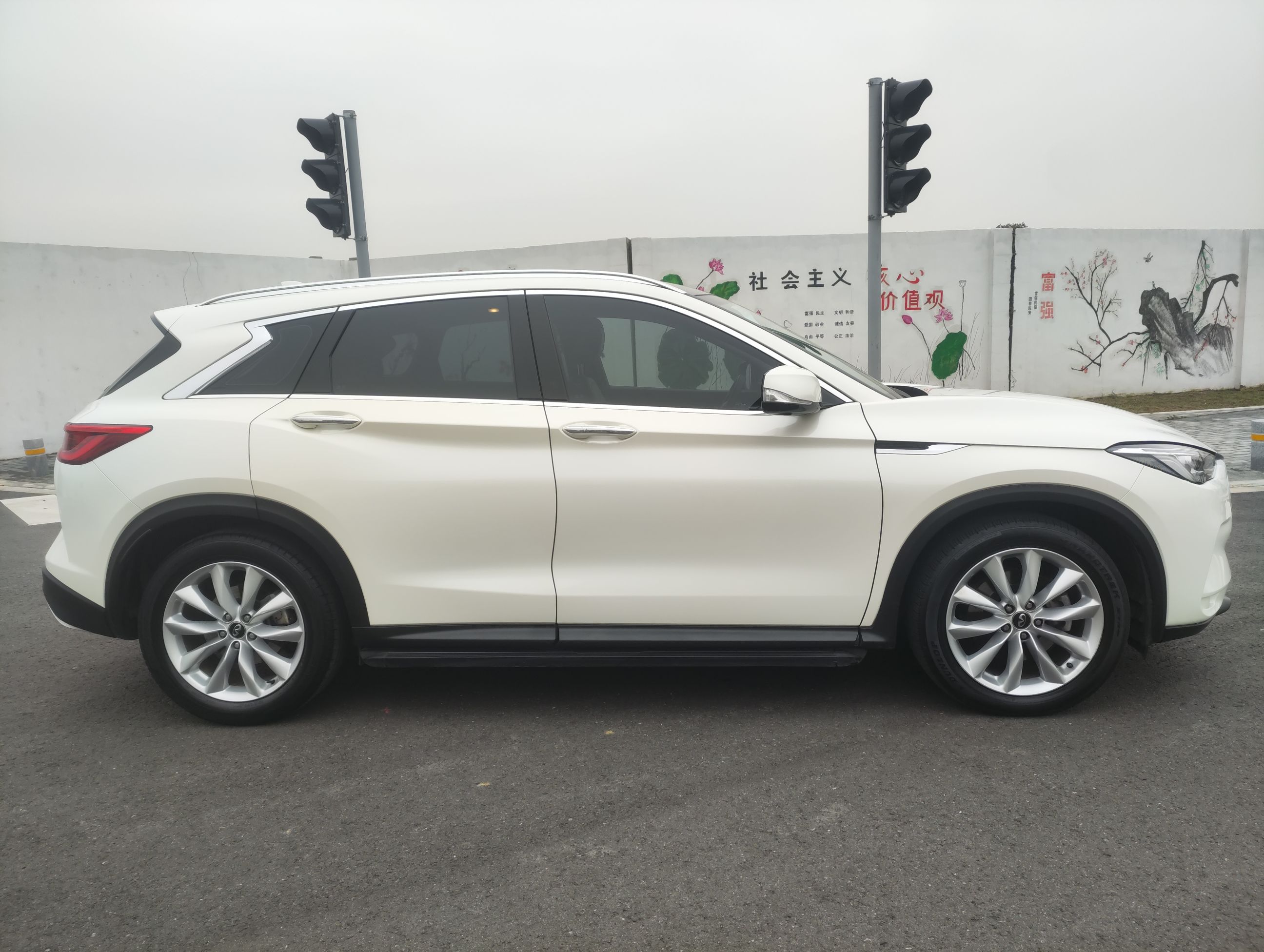 英菲尼迪QX50 2018款 2.0T 四驱菁英版