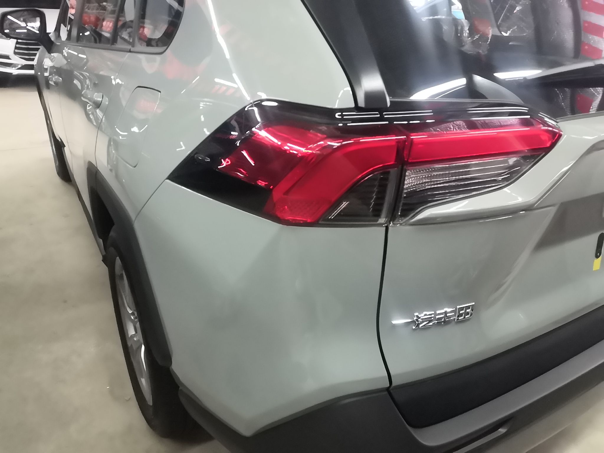 丰田 RAV4 2022款 2.0L CVT两驱风尚Plus版