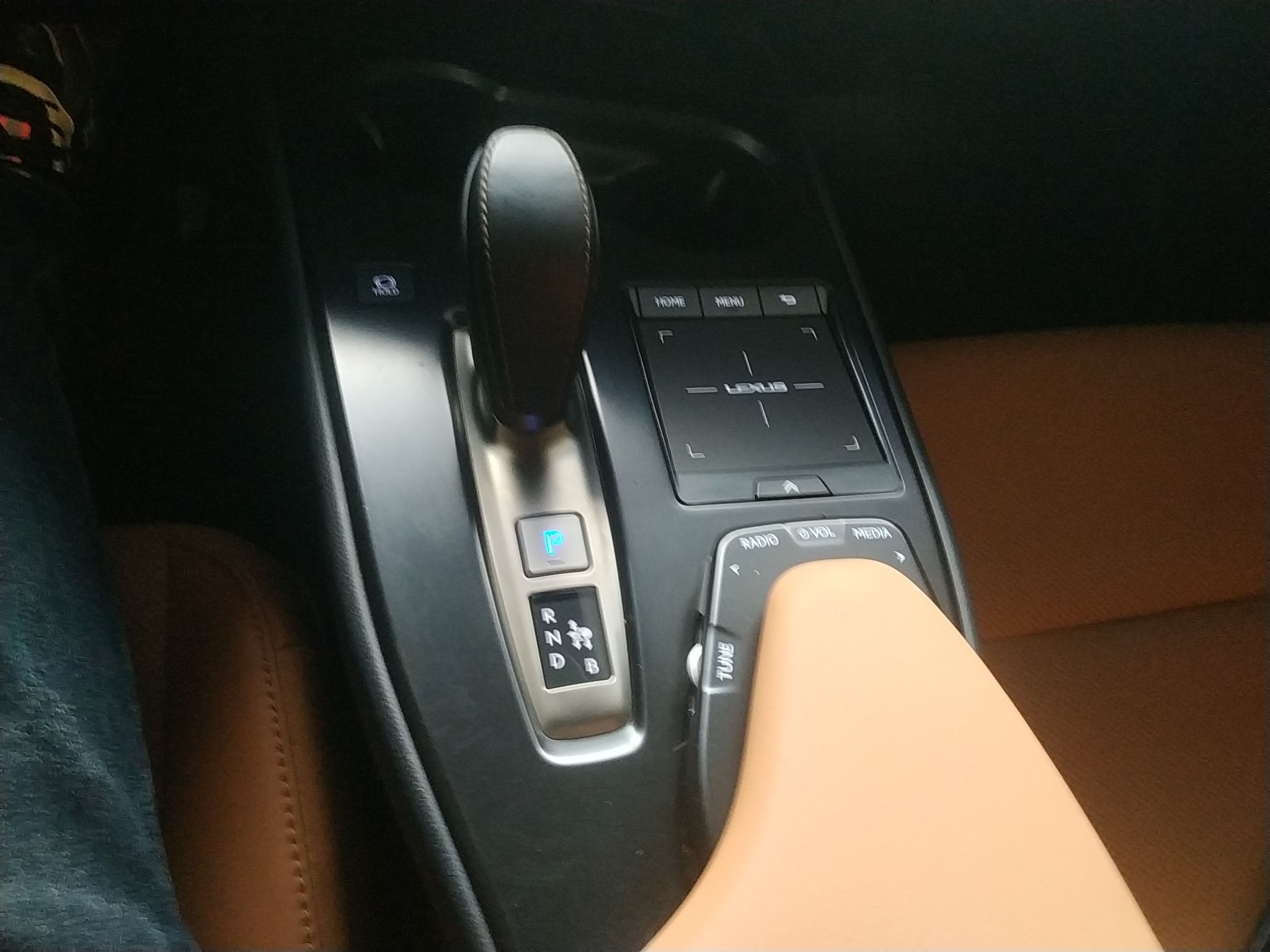 雷克萨斯UX新能源 2020款 300e 纯·享版