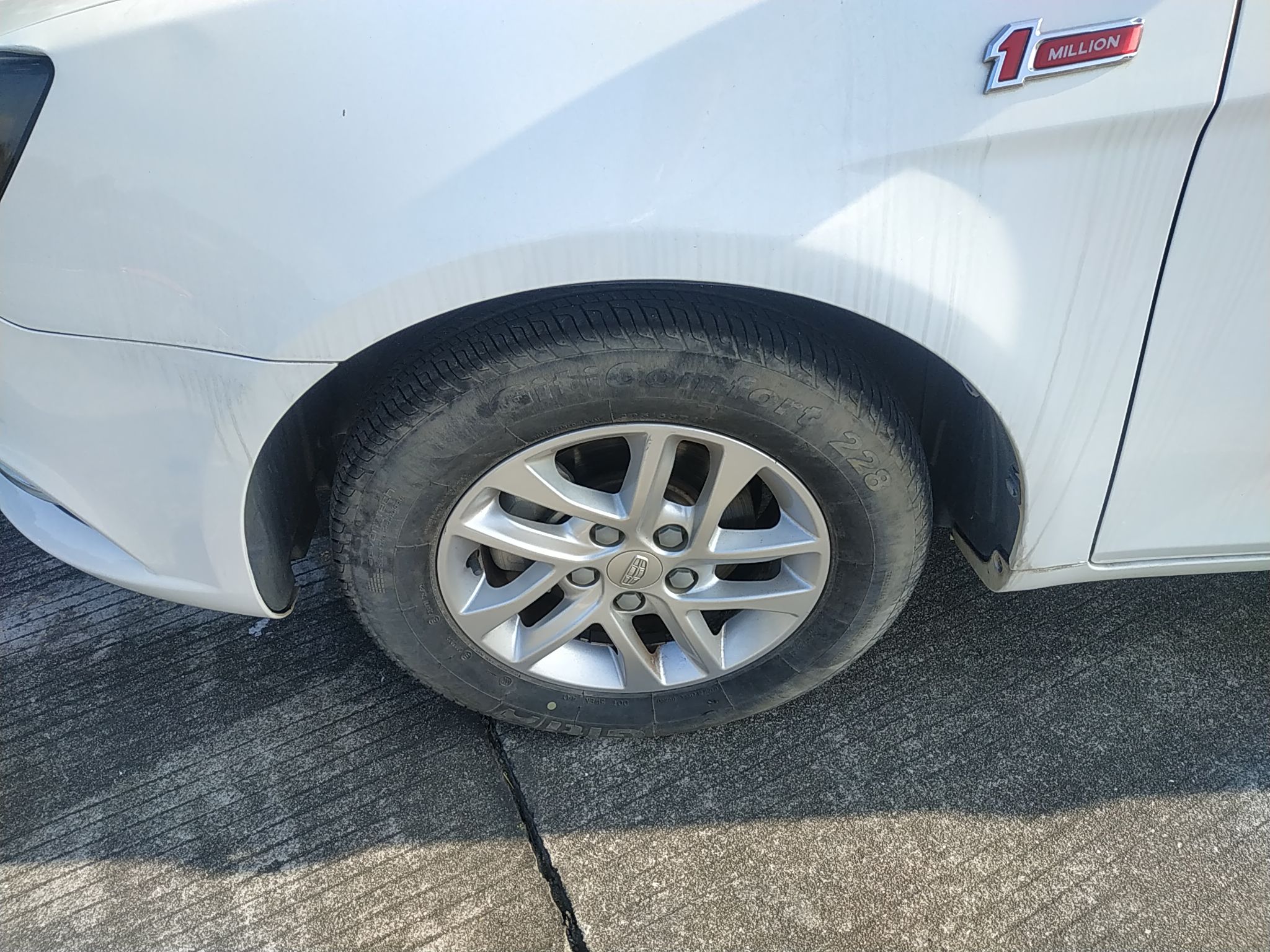 吉利汽车 帝豪 2017款 三厢百万款 1.5L 手动豪华型