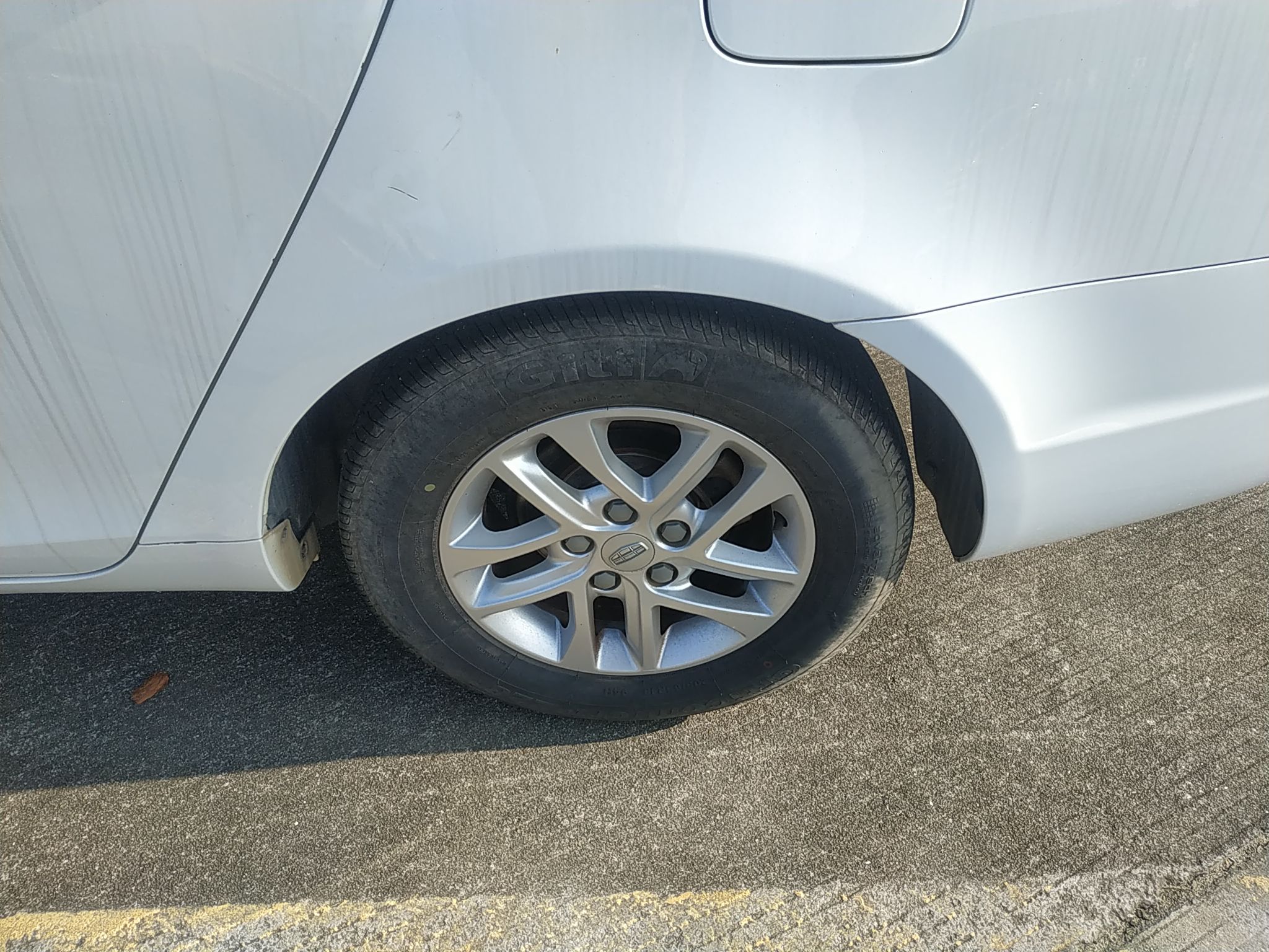 吉利汽车 帝豪 2017款 三厢百万款 1.5L 手动豪华型