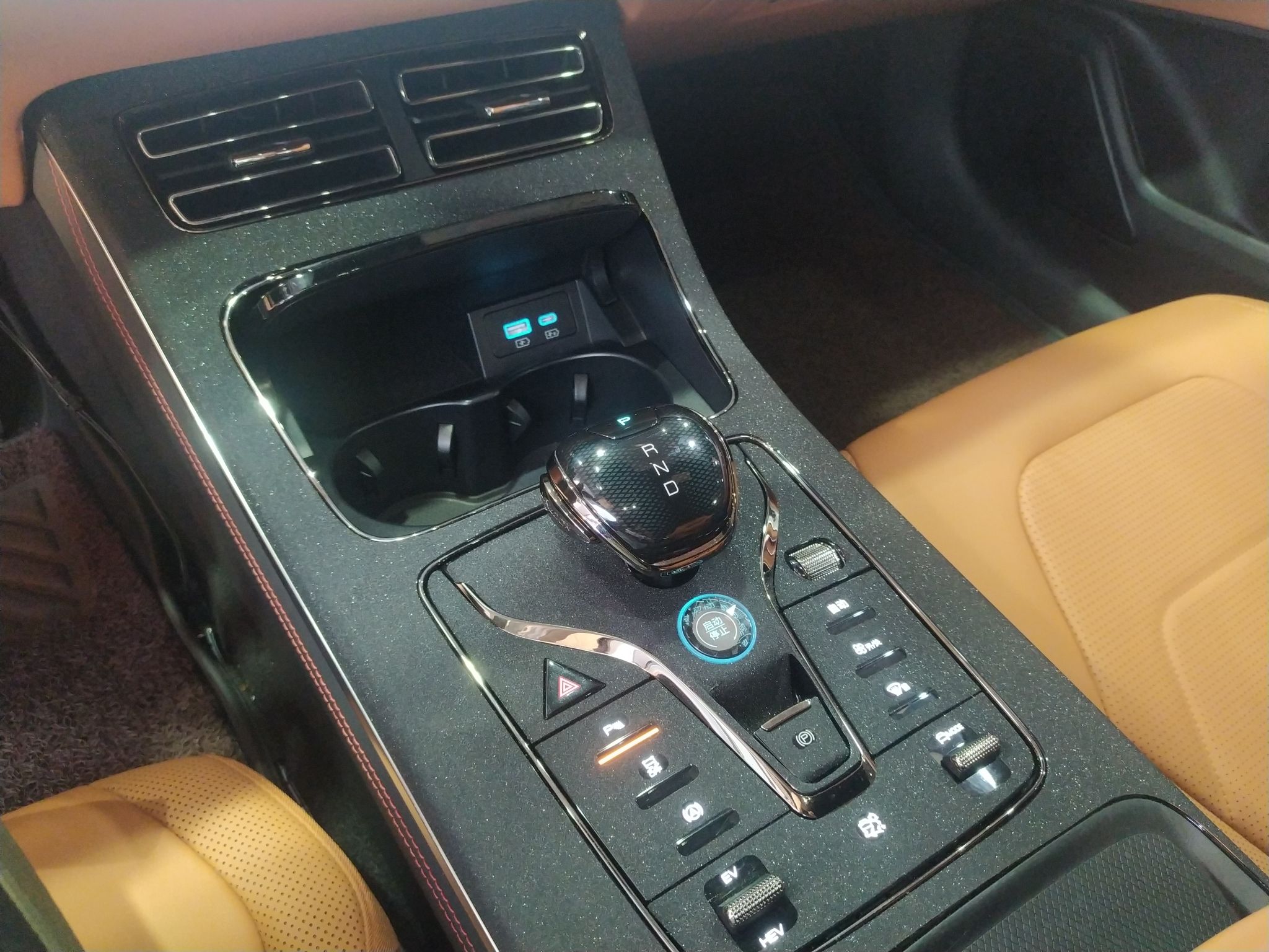 比亚迪 汉 2022款 DM-i 121KM 尊享型