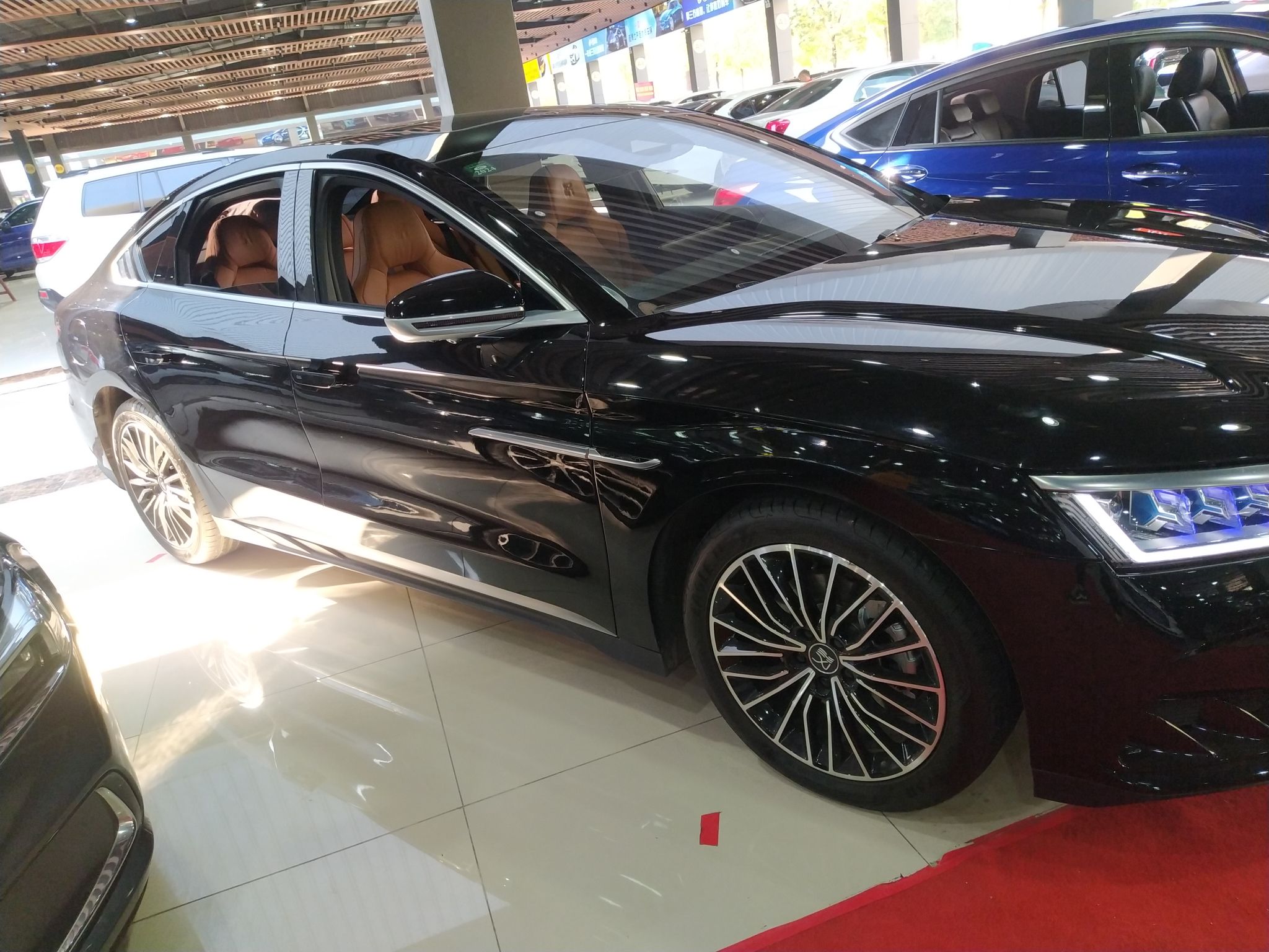 比亚迪 汉 2022款 DM-i 121KM 尊享型