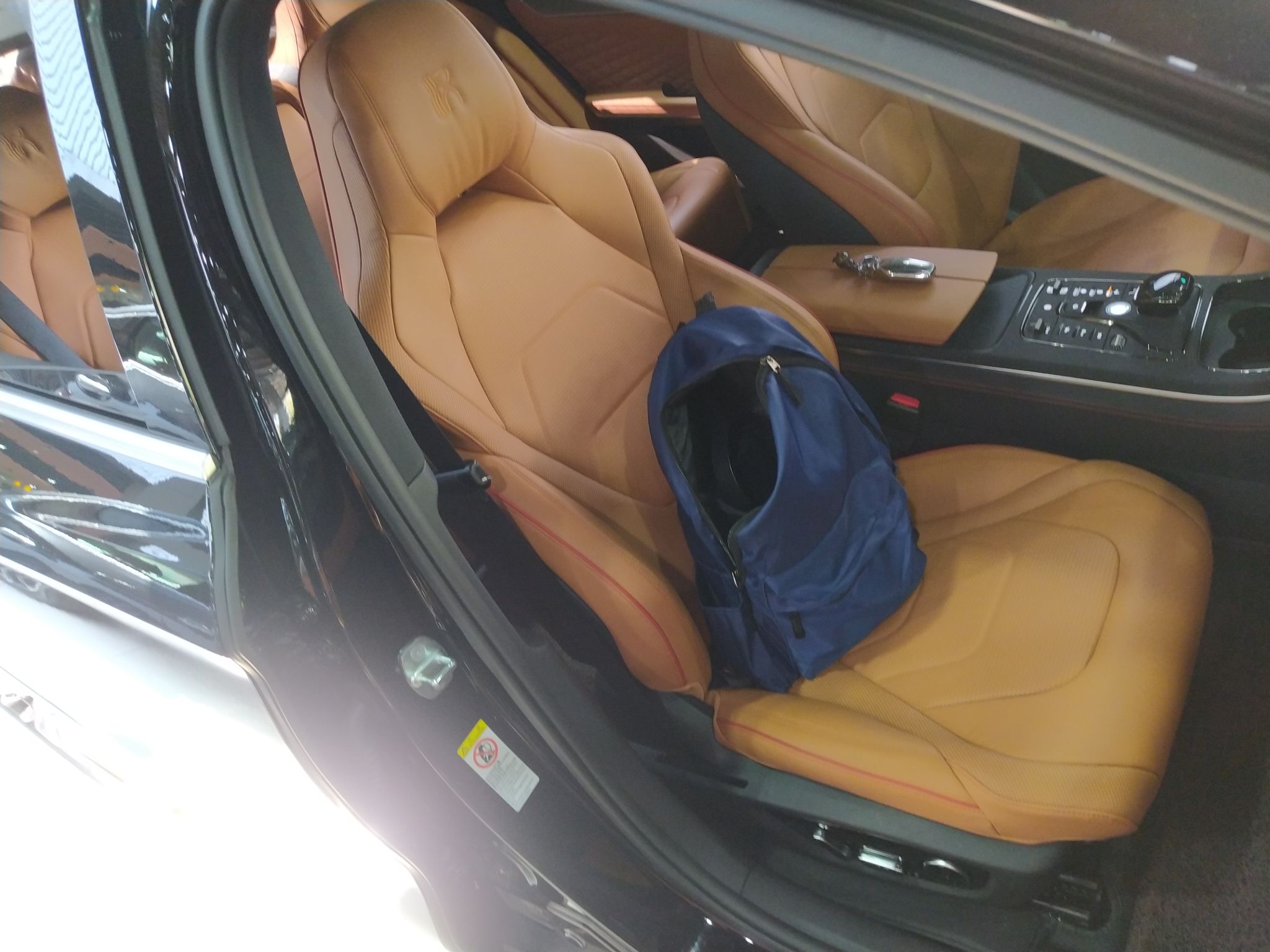 比亚迪 汉 2022款 DM-i 121KM 尊享型