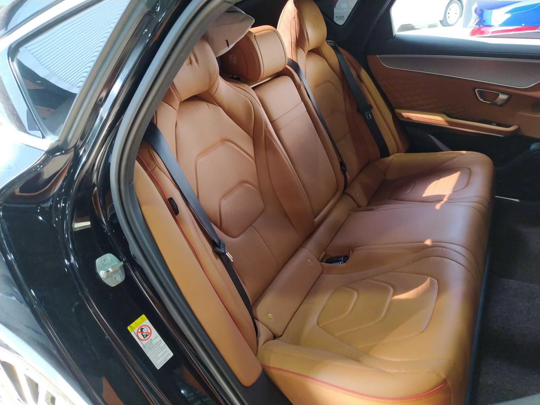 比亚迪 汉 2022款 DM-i 121KM 尊享型