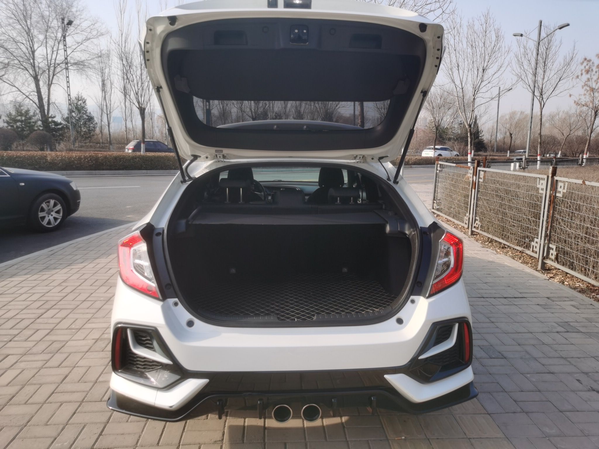 本田 思域 2021款 HATCHBACK 220TURBO CVT新锐控