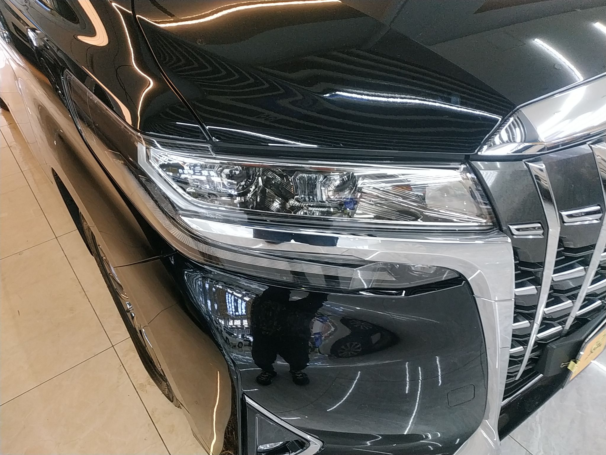 丰田 埃尔法 2020款 双擎 2.5L 尊贵版(进口)