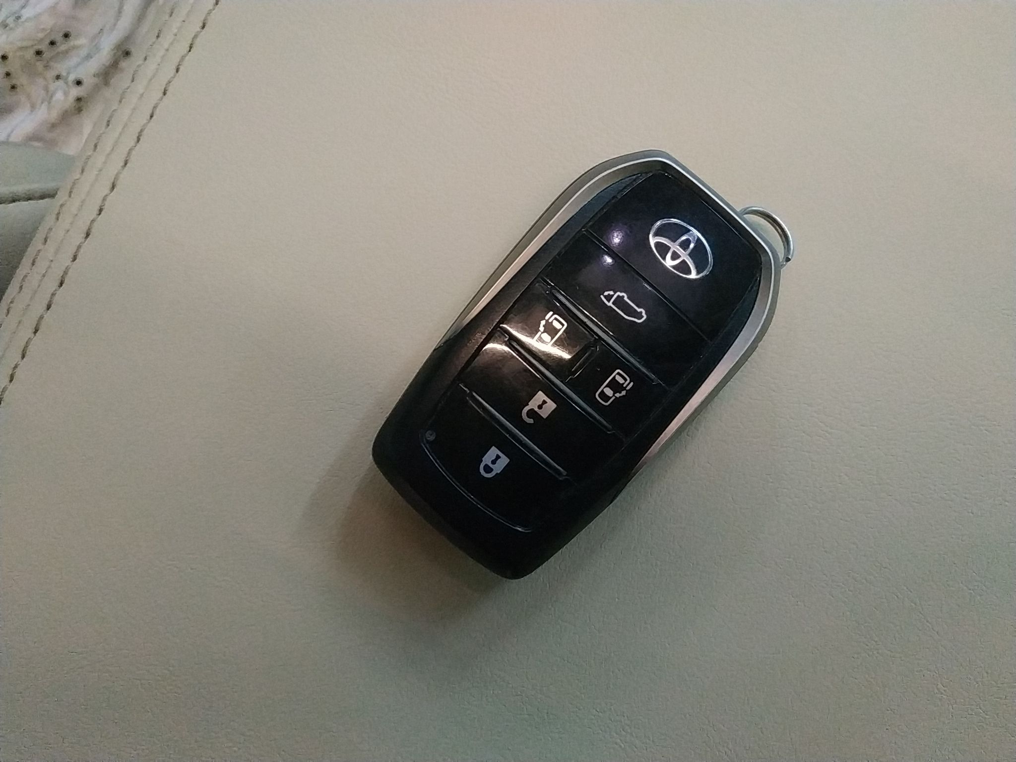 丰田 埃尔法 2020款 双擎 2.5L 尊贵版(进口)