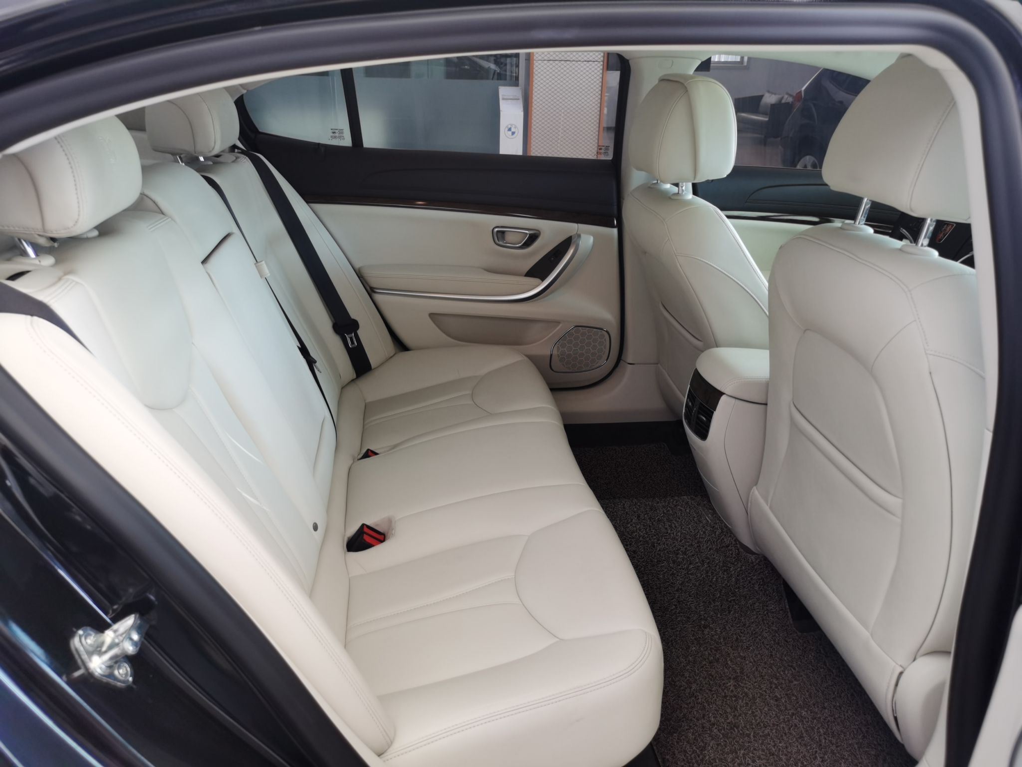 荣威950 2017款 30T 互联网旗舰版