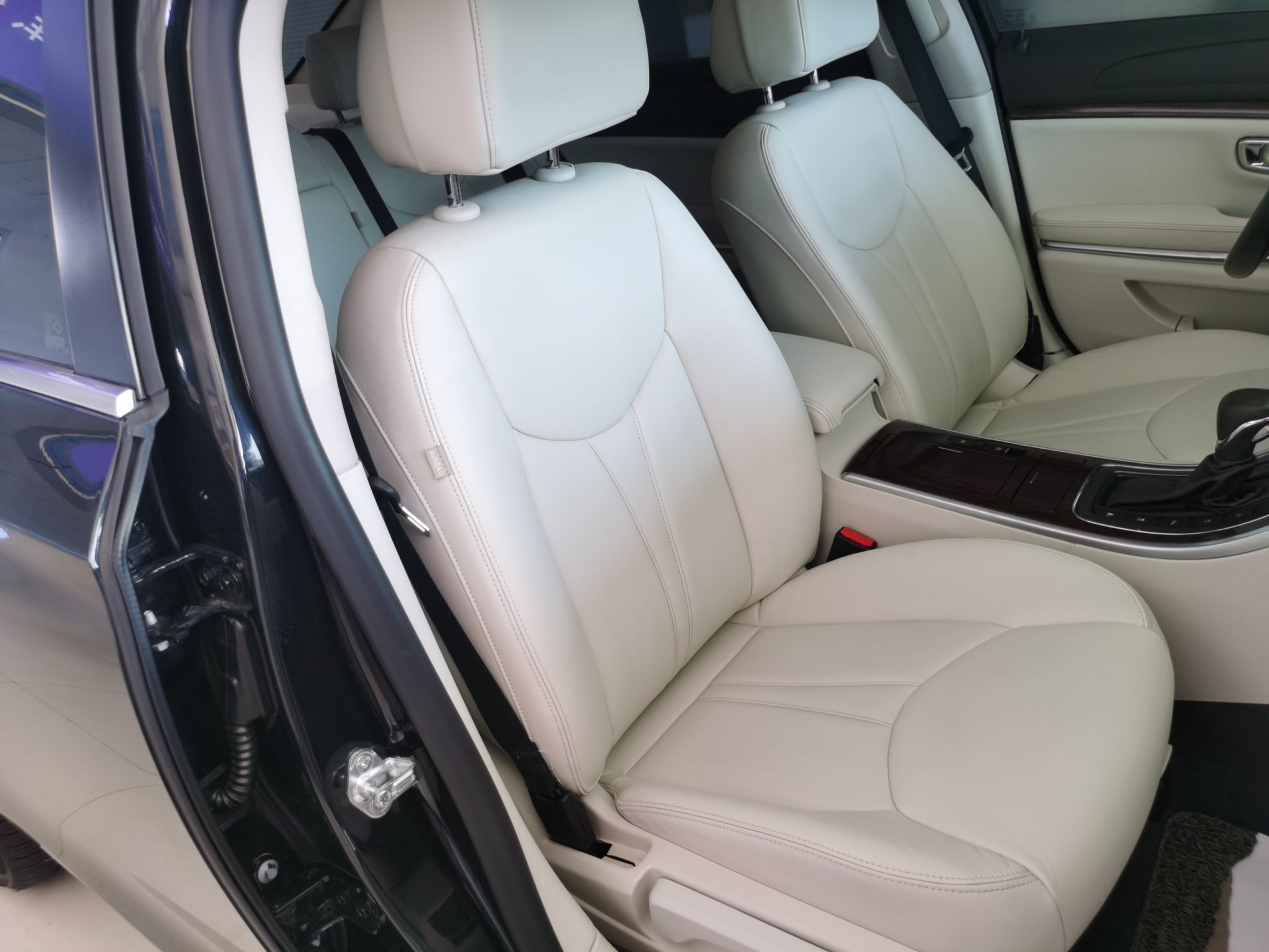 荣威950 2017款 30T 互联网旗舰版