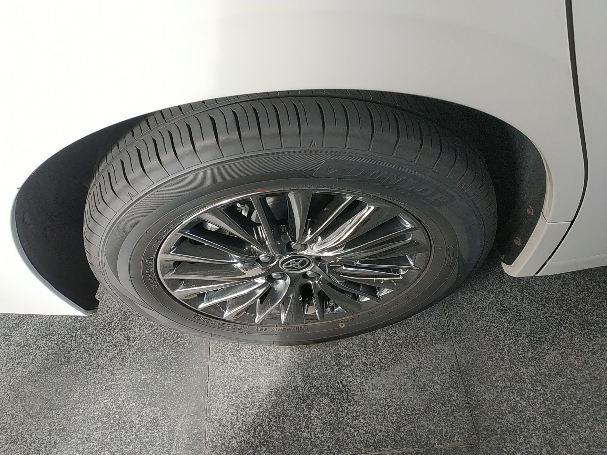 丰田 埃尔法 2019款 双擎 2.5L 尊贵版(进口)