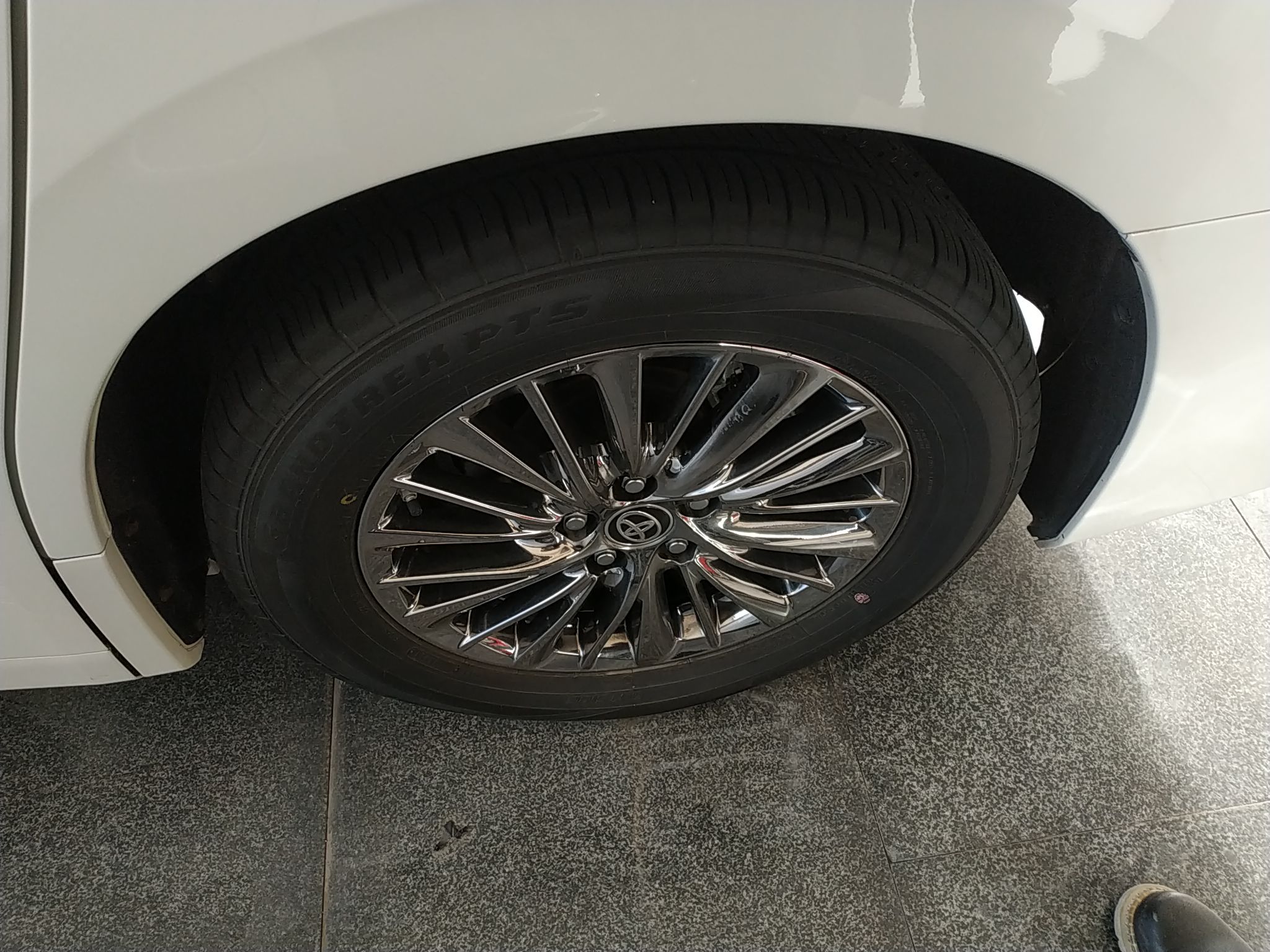 丰田 埃尔法 2019款 双擎 2.5L 尊贵版(进口)