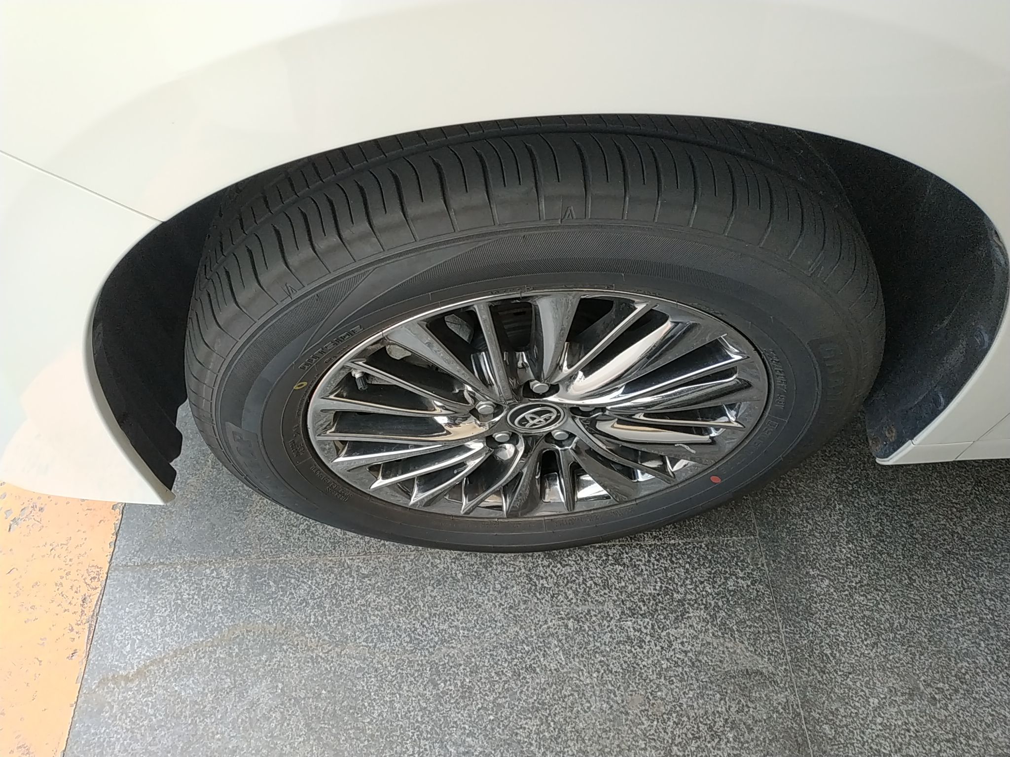 丰田 埃尔法 2019款 双擎 2.5L 尊贵版(进口)