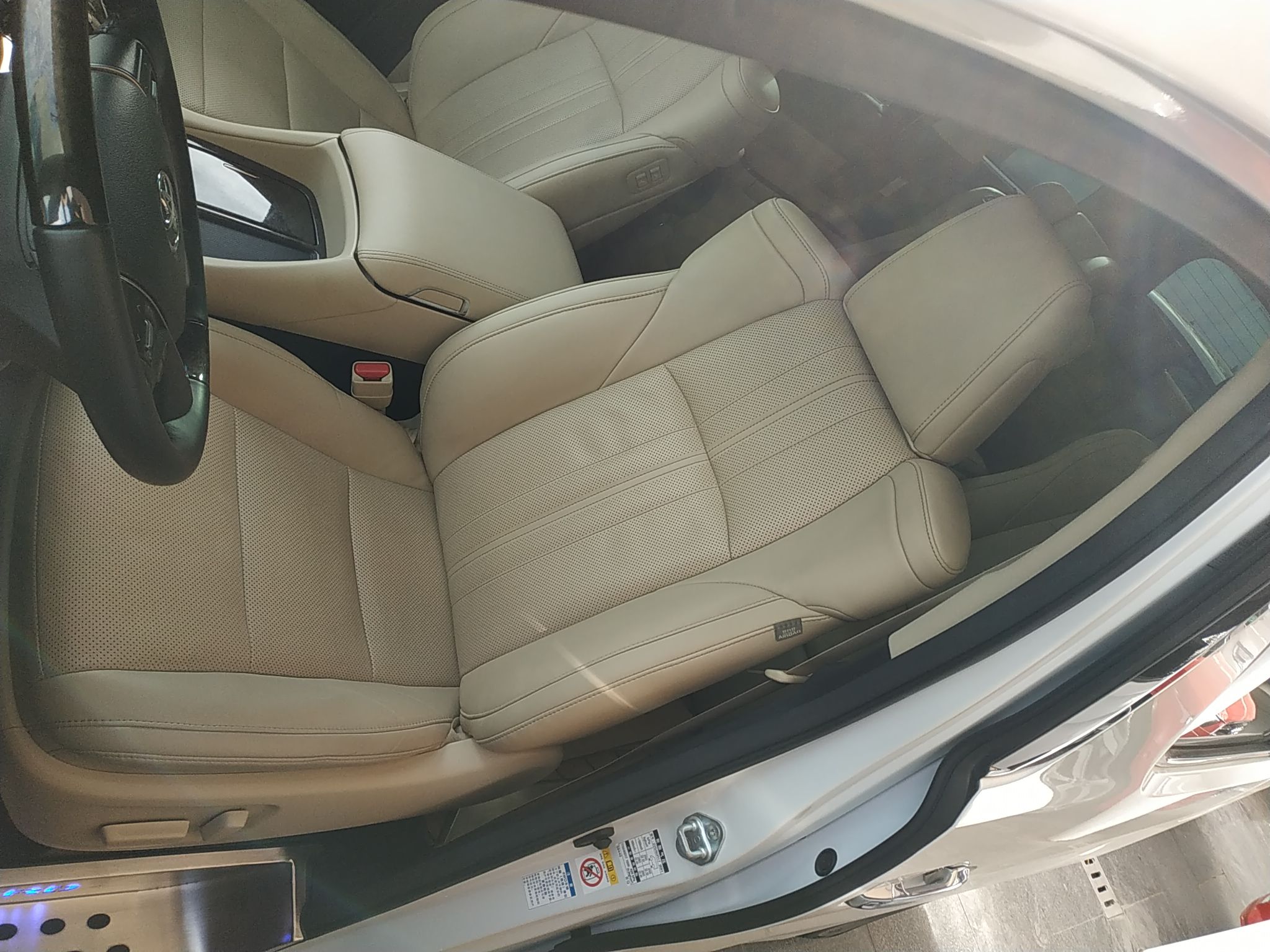 丰田 埃尔法 2019款 双擎 2.5L 尊贵版(进口)