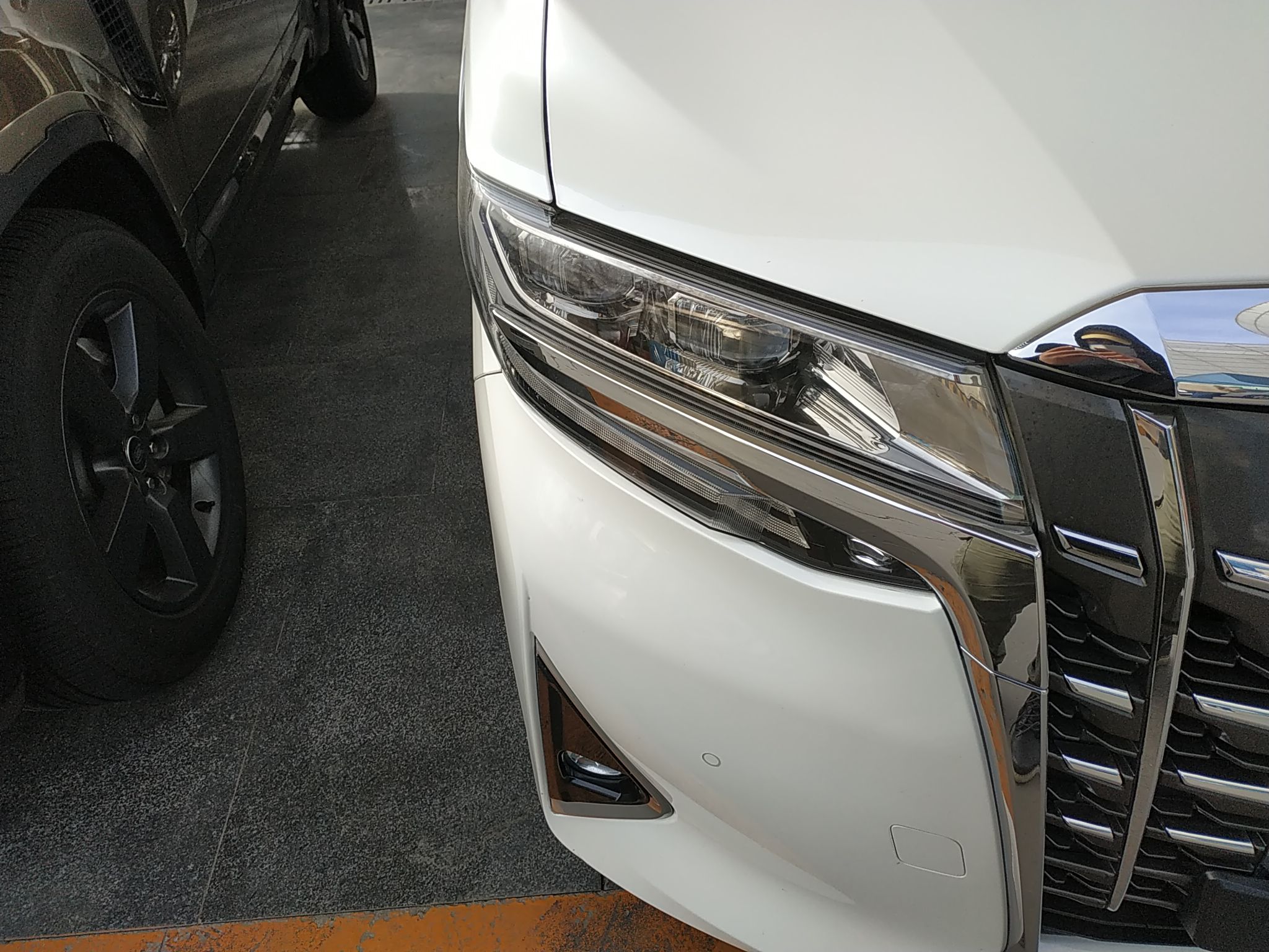 丰田 埃尔法 2019款 双擎 2.5L 尊贵版(进口)