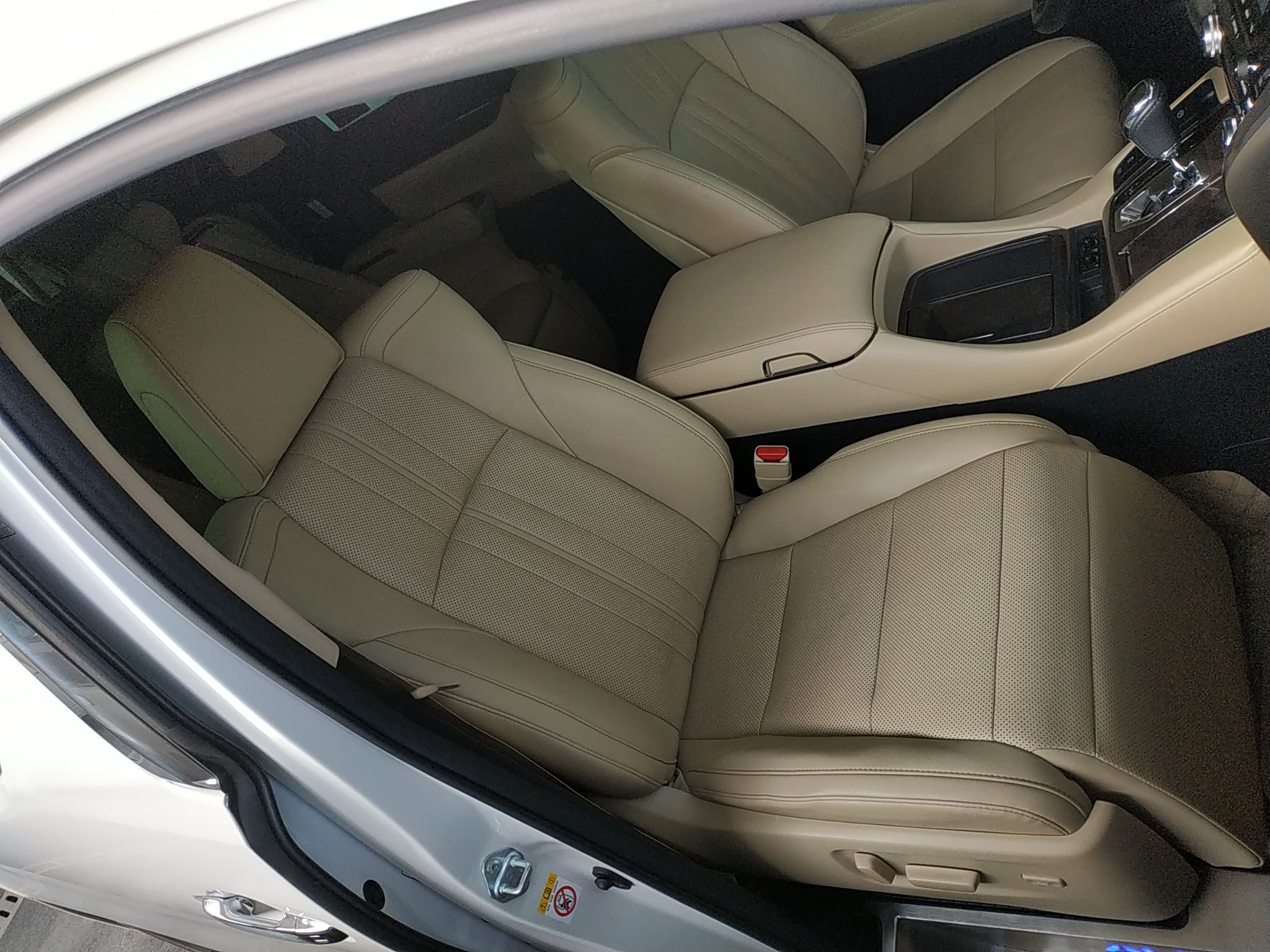 丰田 埃尔法 2019款 双擎 2.5L 尊贵版(进口)