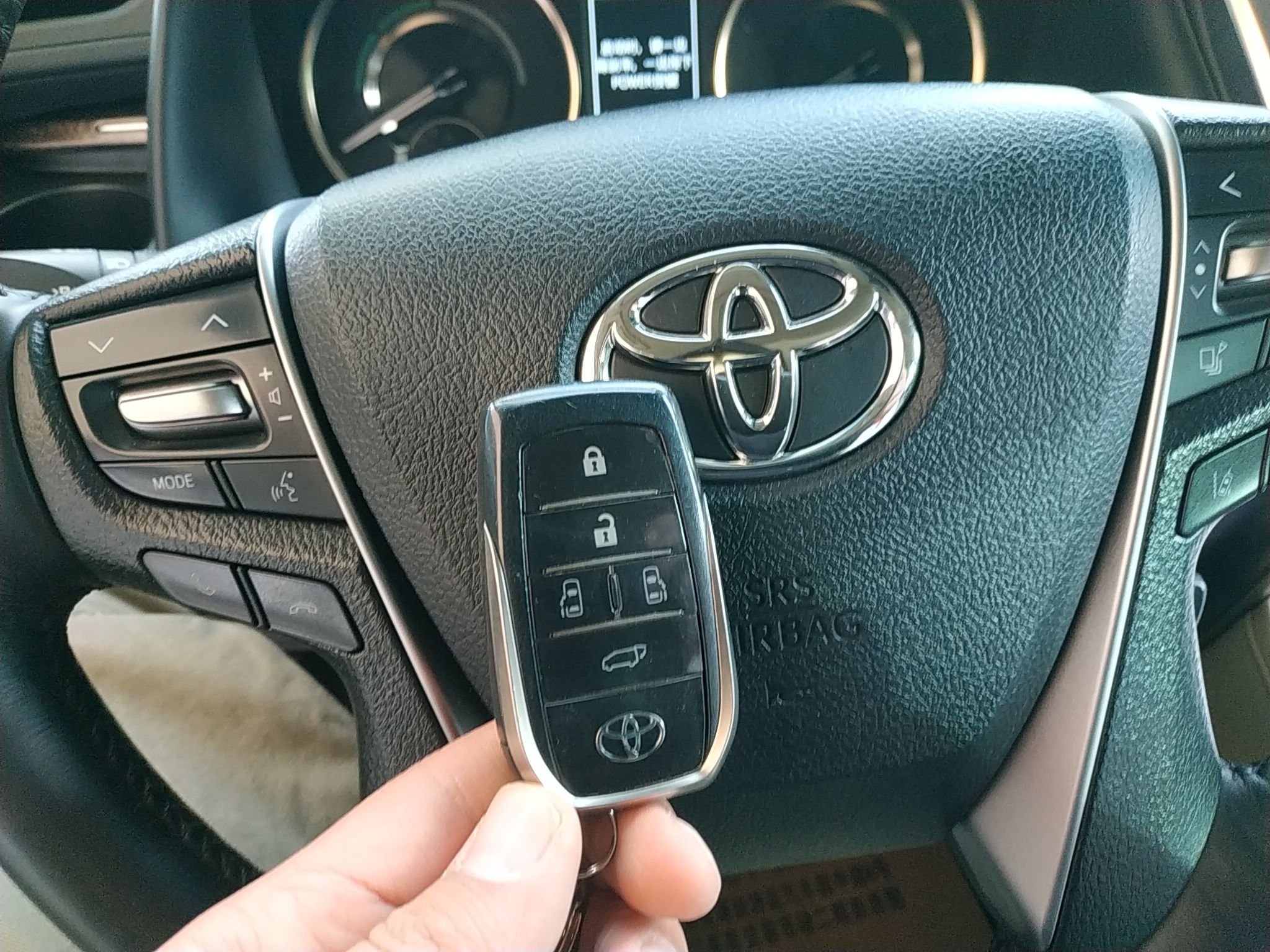 丰田 埃尔法 2019款 双擎 2.5L 尊贵版(进口)