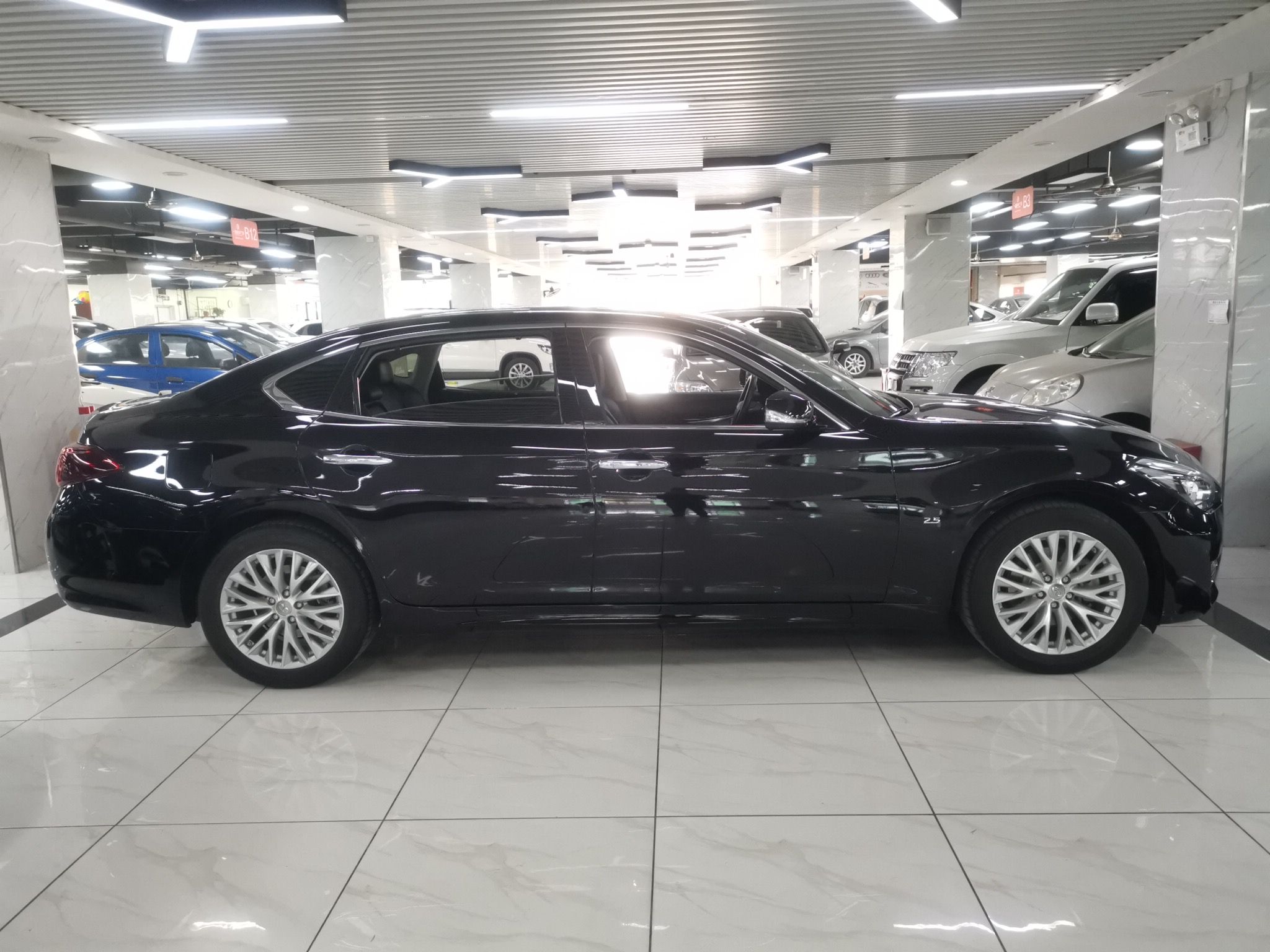 英菲尼迪Q70L 2015款 Q70L 2.5L 悦享版(进口)