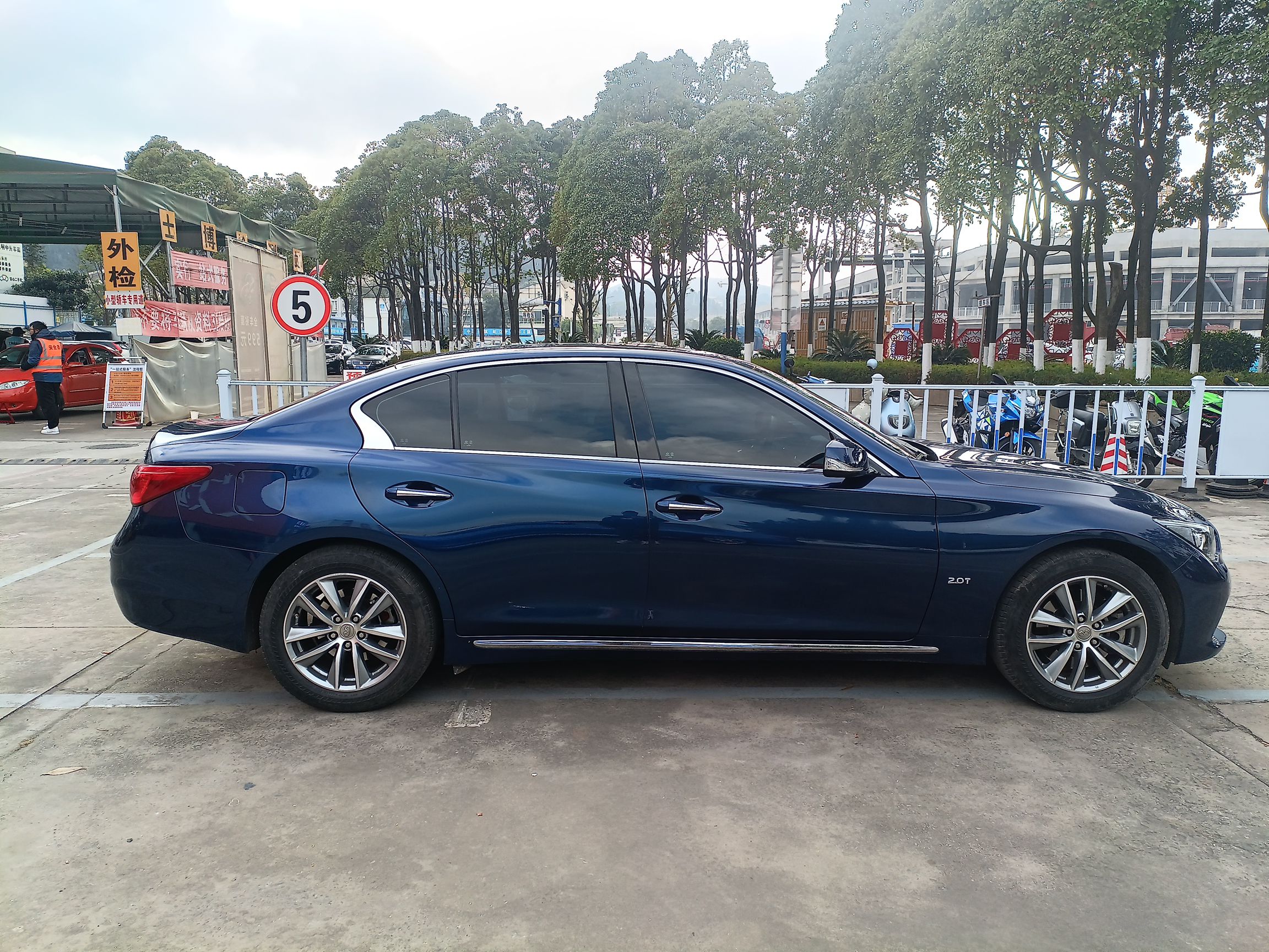 英菲尼迪Q50L 2016款 2.0T 悦享版