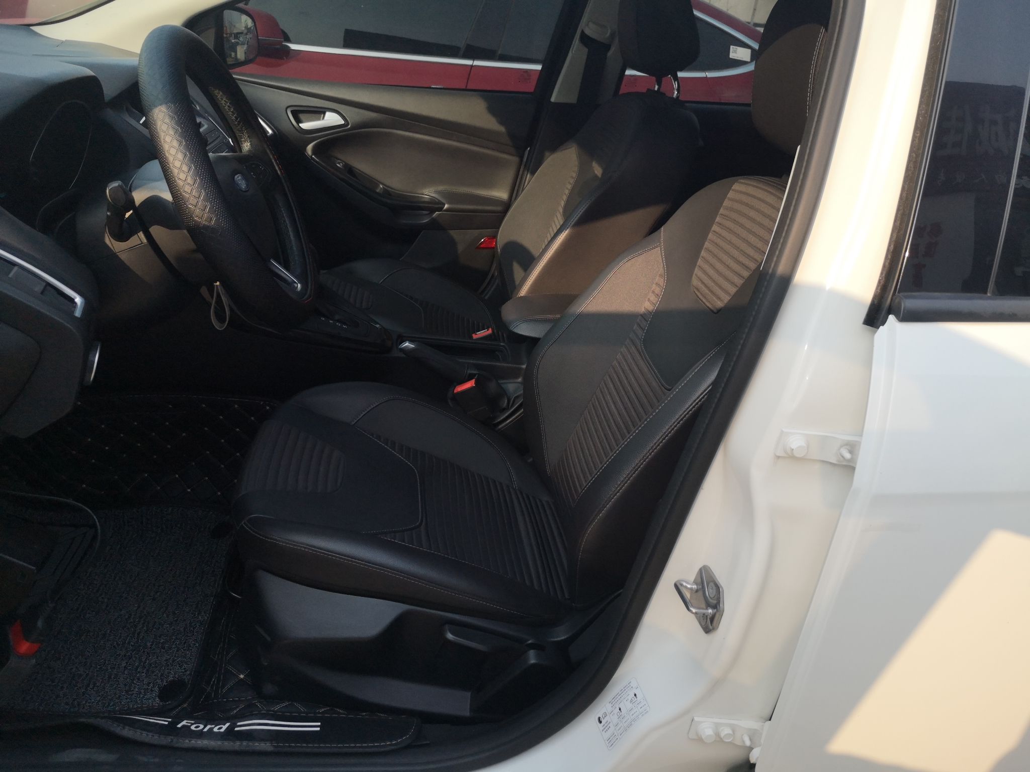 福特 福克斯 2015款 两厢 EcoBoost 125 自动超能风尚型