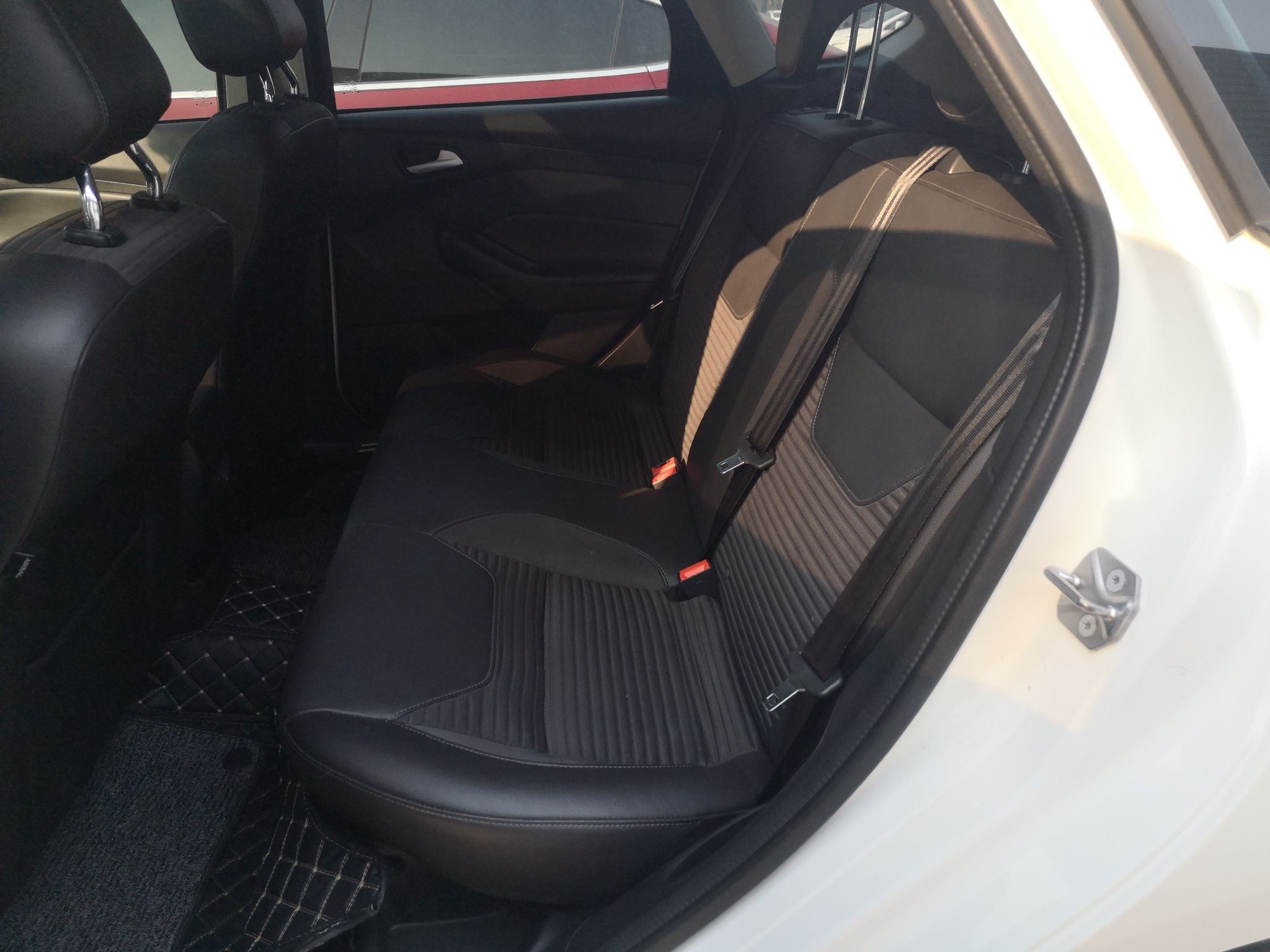 福特 福克斯 2015款 两厢 EcoBoost 125 自动超能风尚型