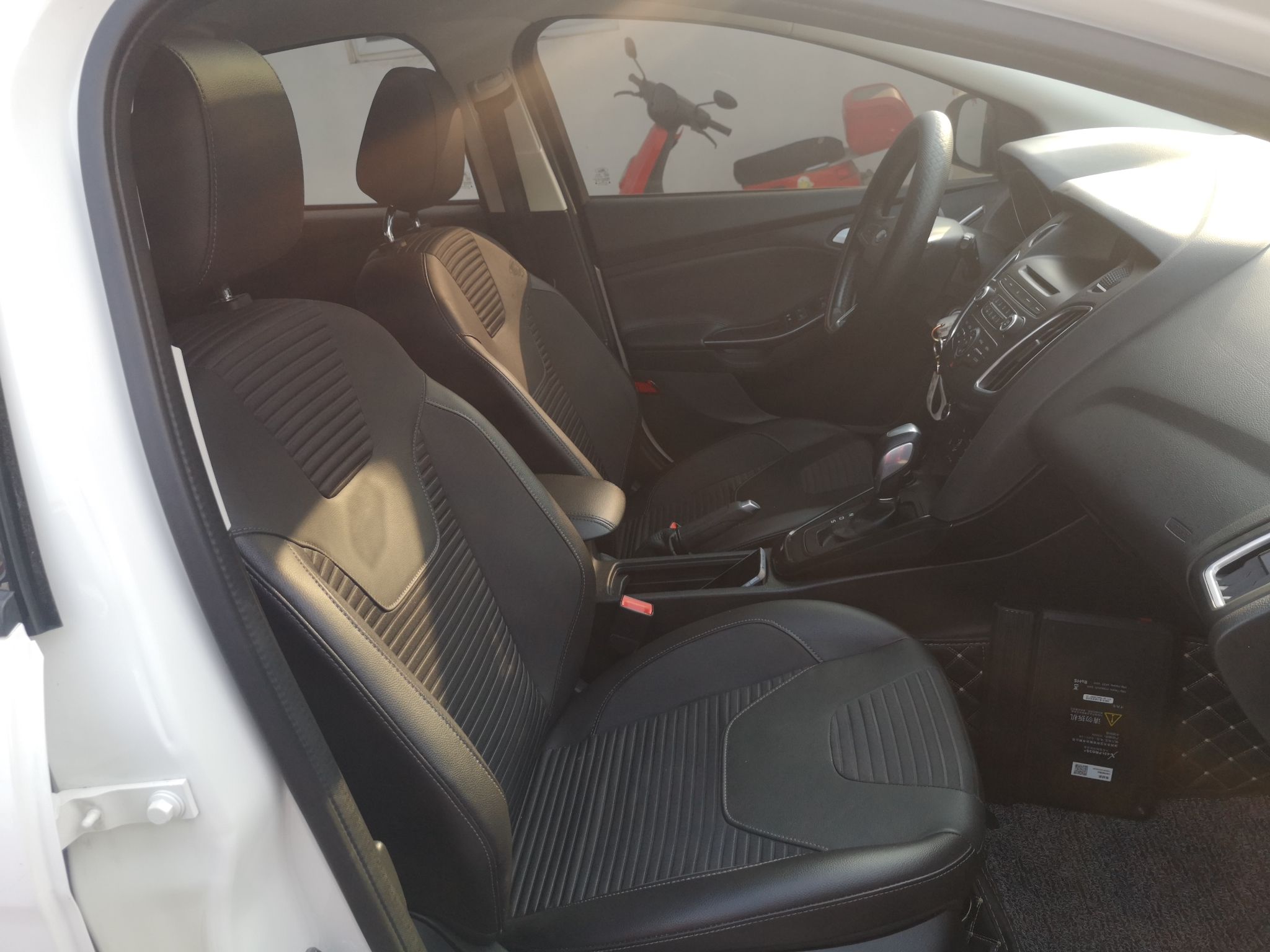 福特 福克斯 2015款 两厢 EcoBoost 125 自动超能风尚型