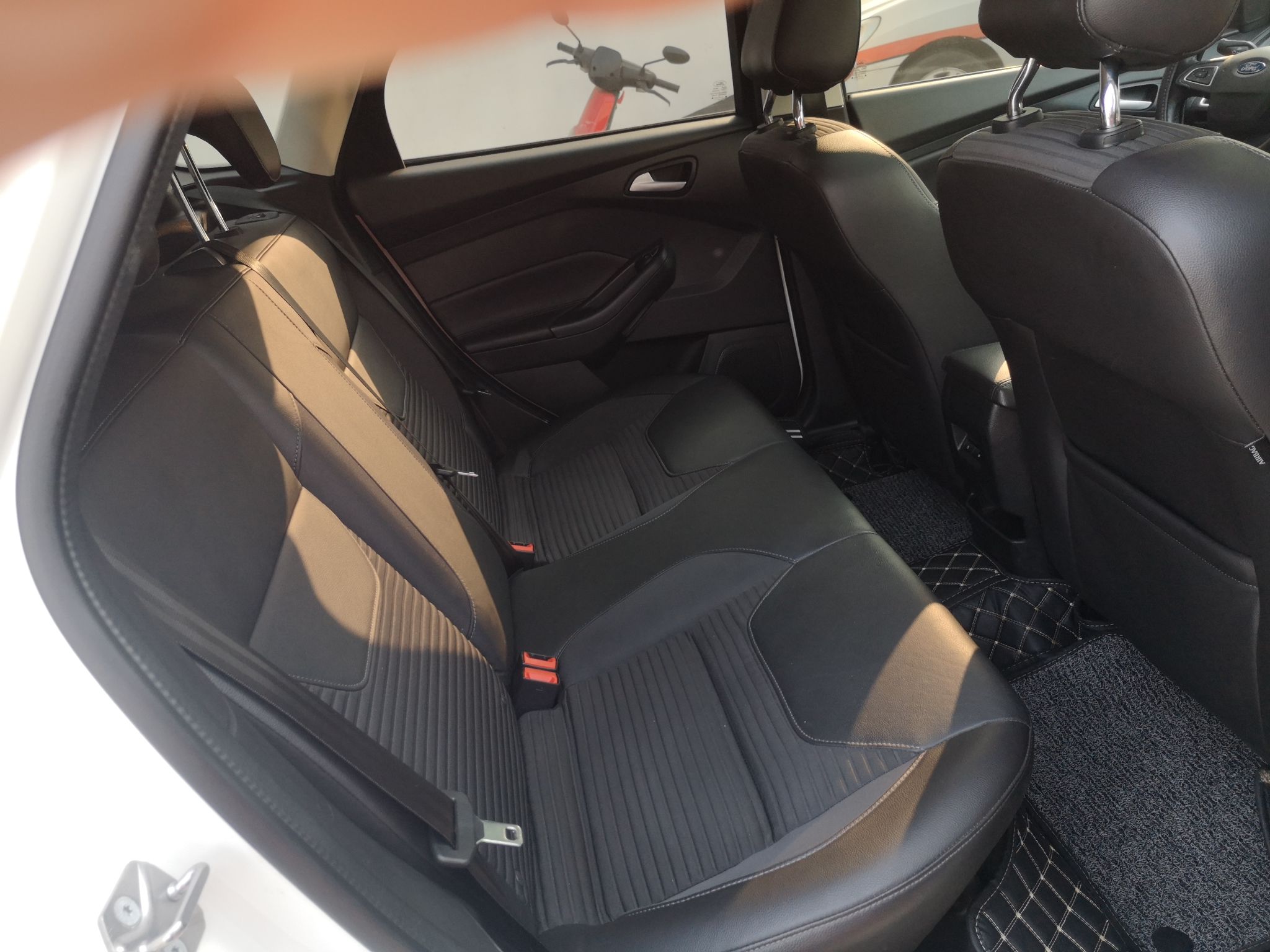 福特 福克斯 2015款 两厢 EcoBoost 125 自动超能风尚型