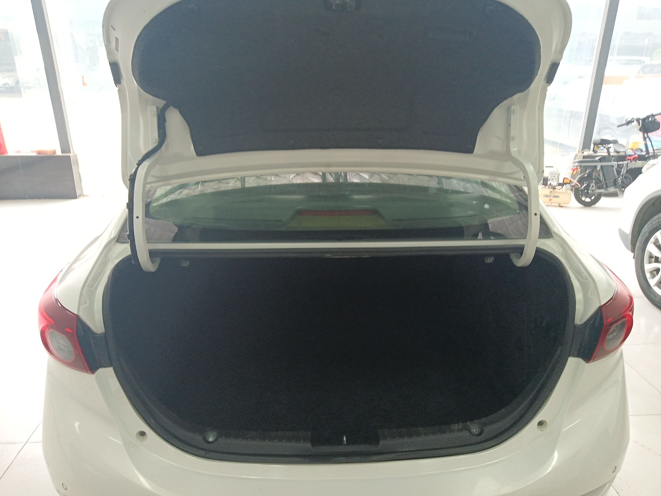 马自达 昂克赛拉 2014款 三厢 1.5L 自动豪华型