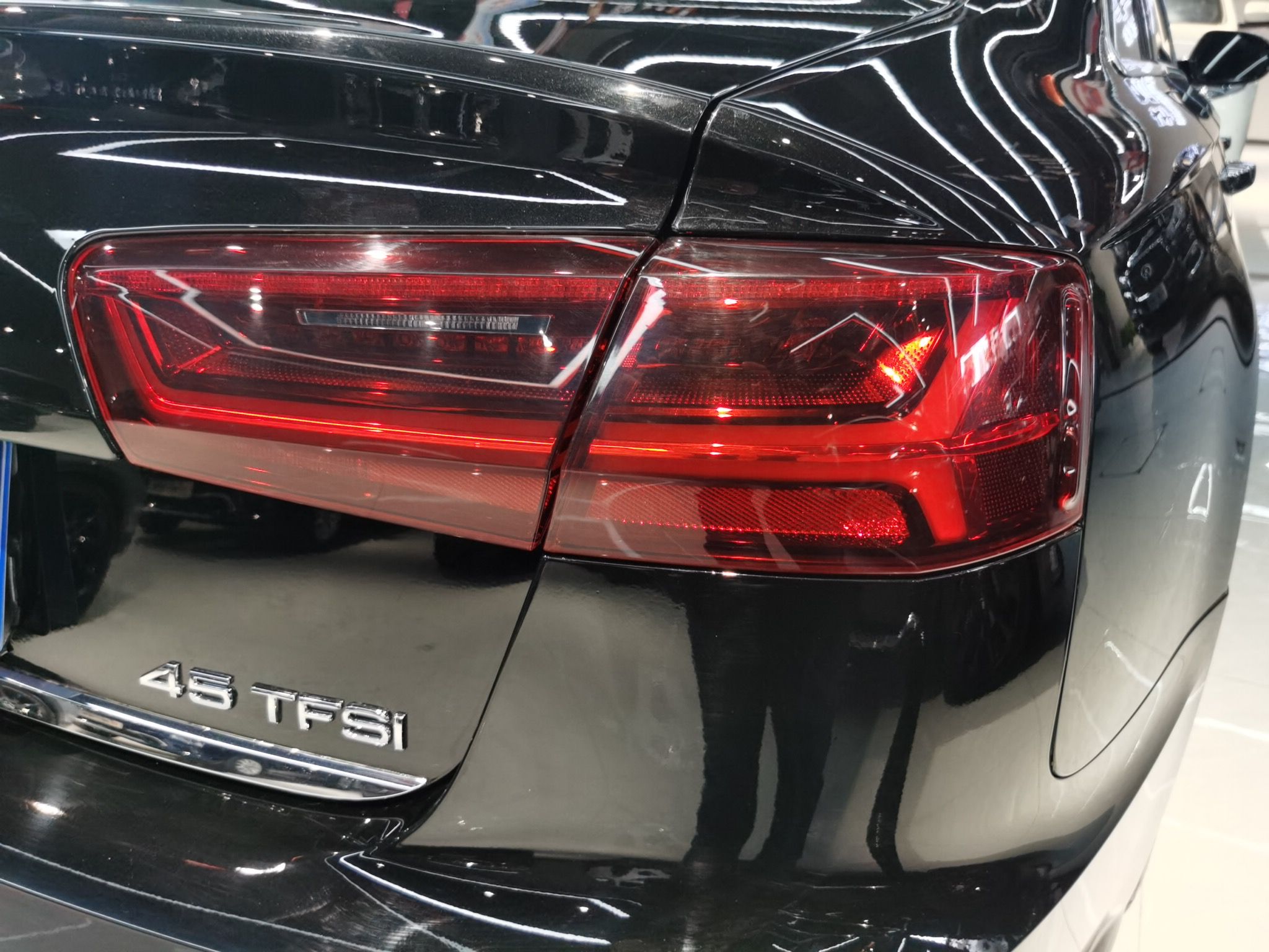 奥迪A6L 2018款 30周年年型 45 TFSI quattro 豪华型