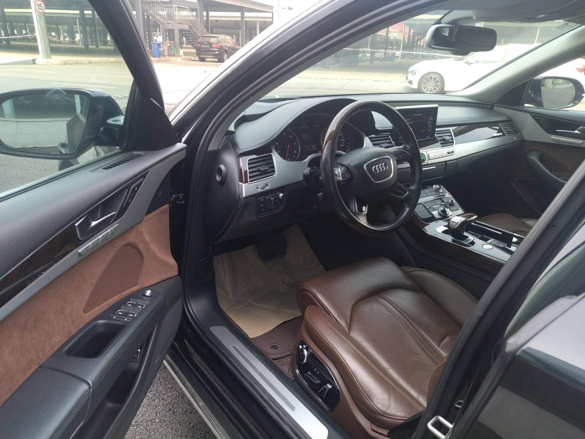 奥迪A8L 2014款 A8L 60 TFSI quattro豪华型(进口)