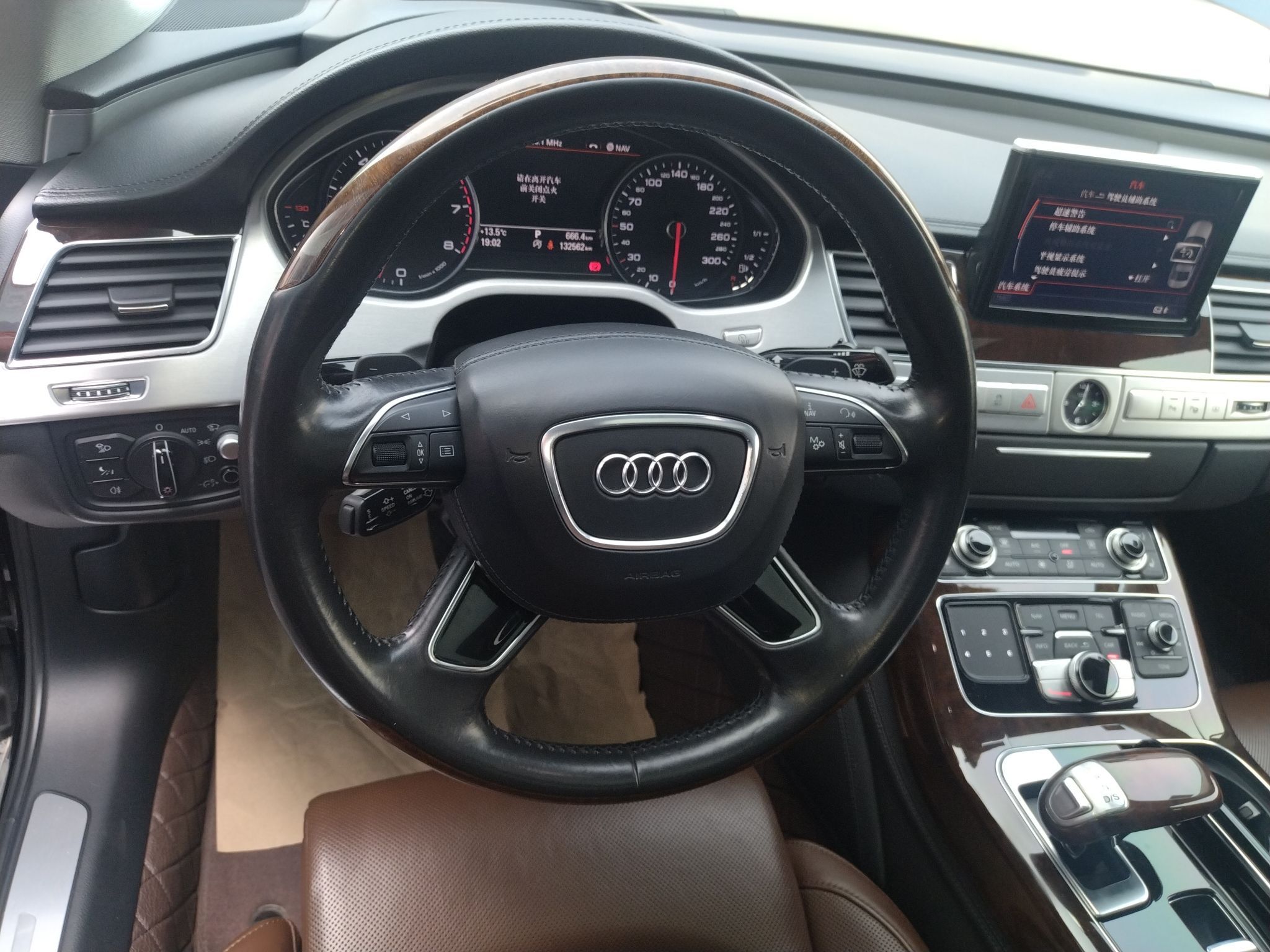 奥迪A8L 2014款 A8L 60 TFSI quattro豪华型(进口)