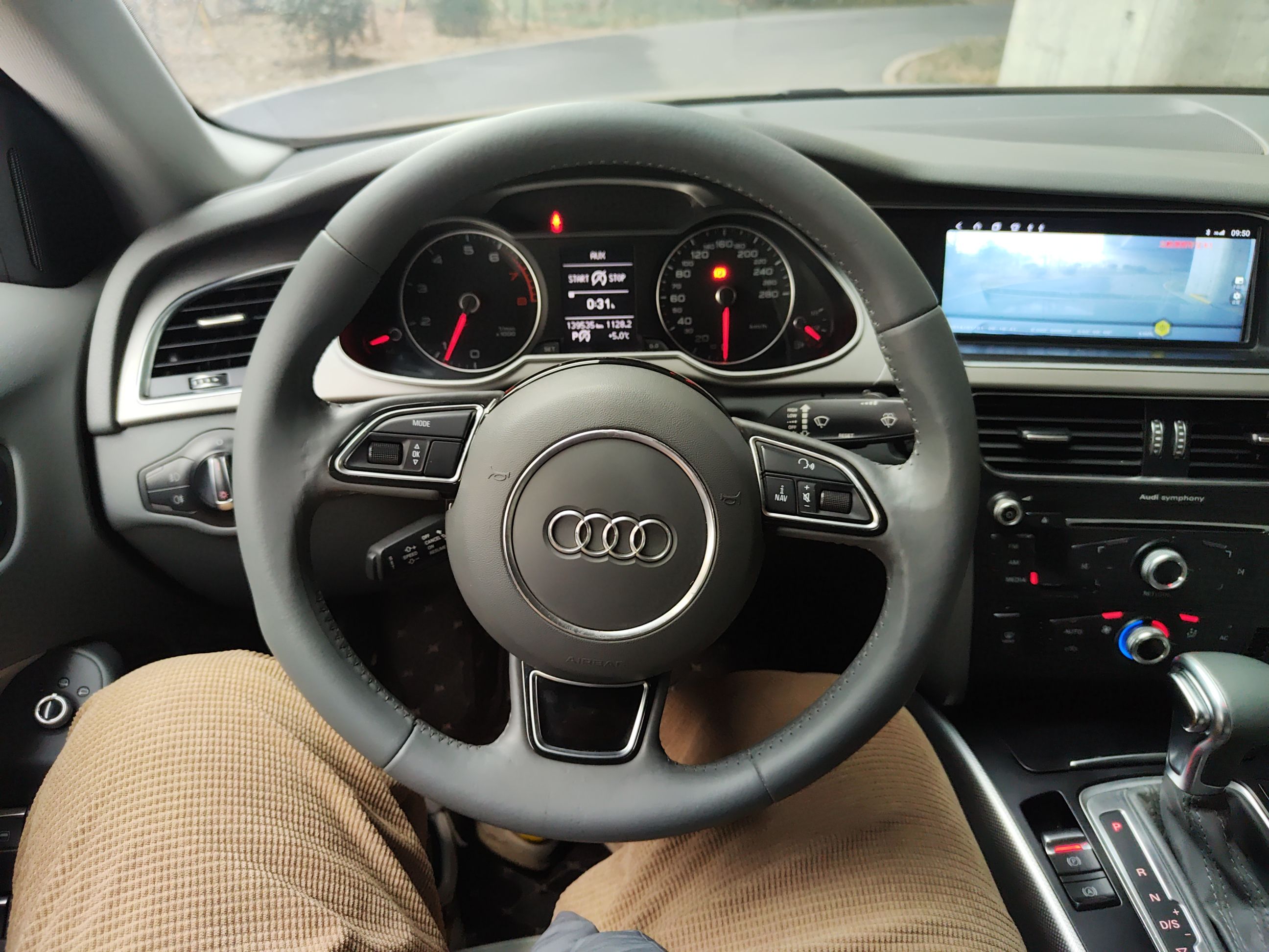 奥迪A4L 2013款 35 TFSI 自动标准型