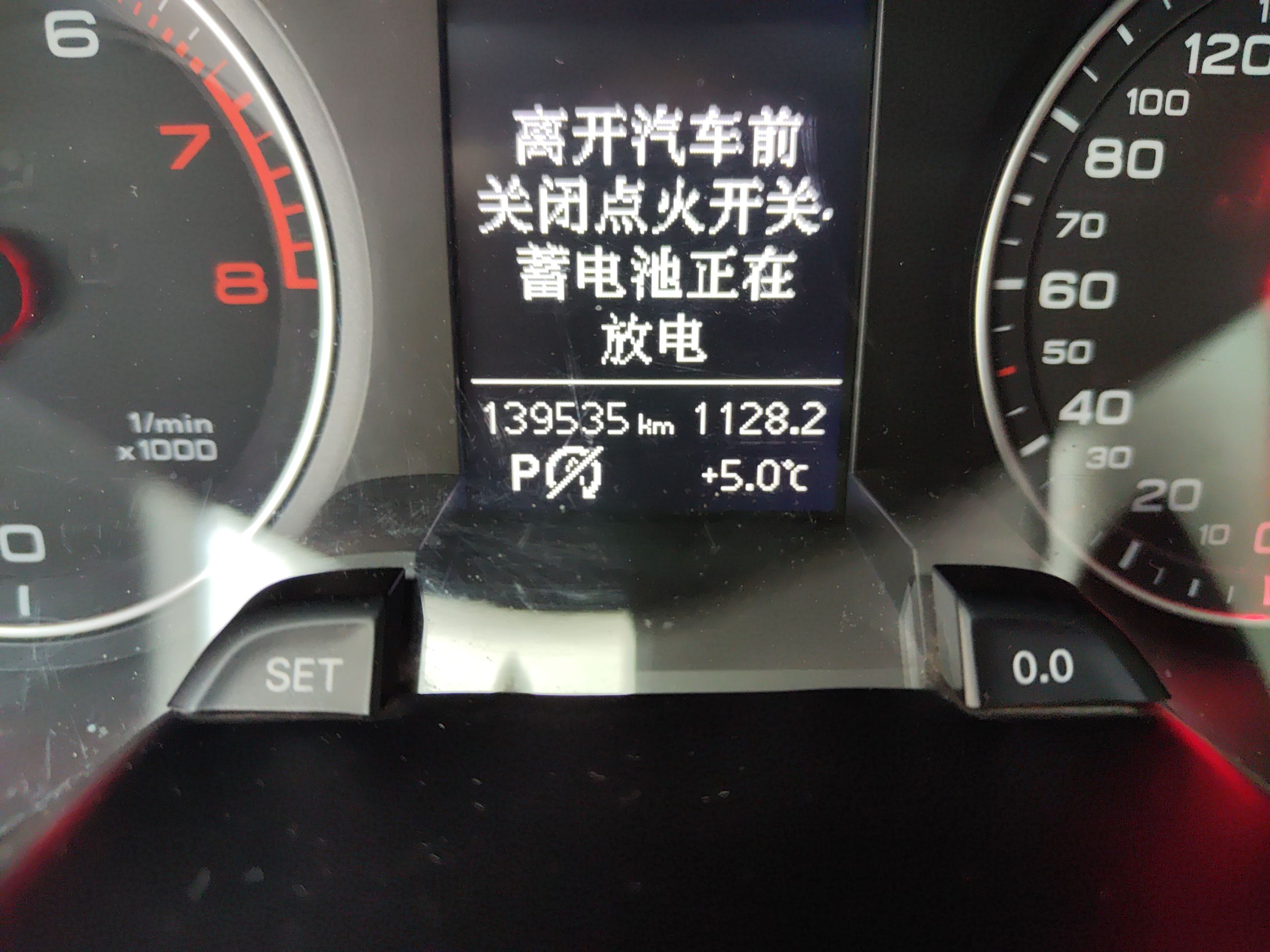 奥迪A4L 2013款 35 TFSI 自动标准型