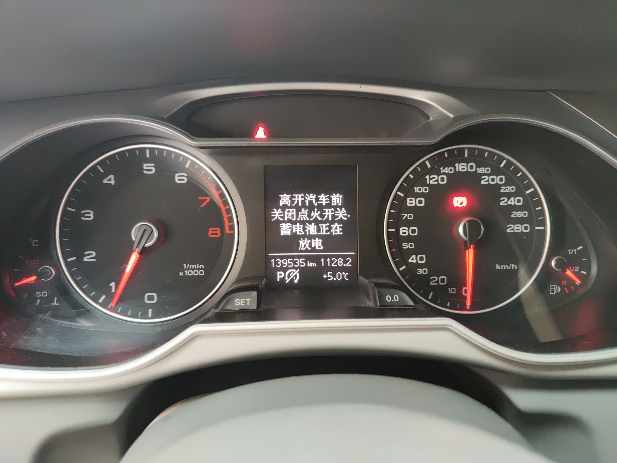 奥迪A4L 2013款 35 TFSI 自动标准型