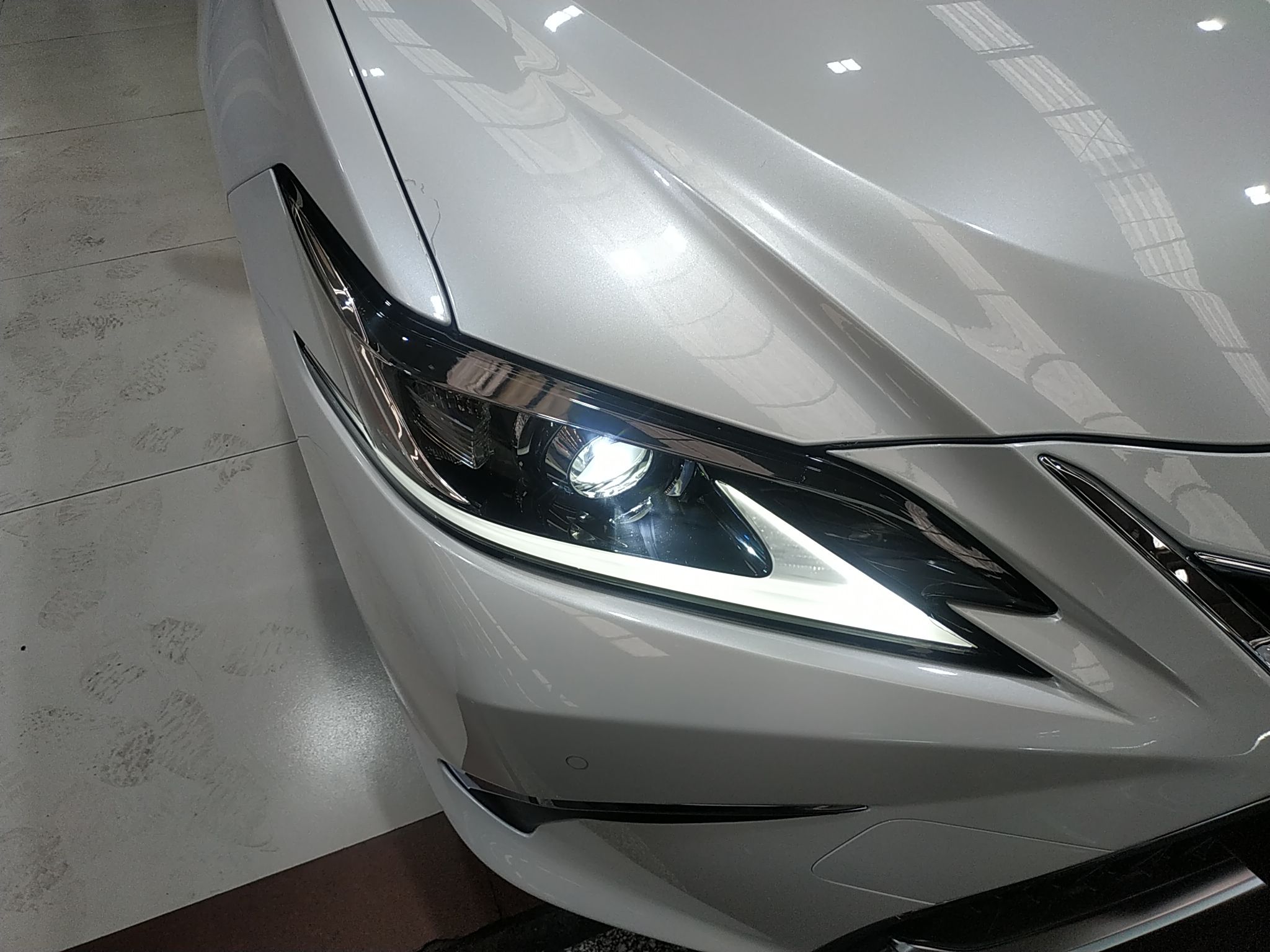 雷克萨斯ES 2018款 200 卓越版 国V