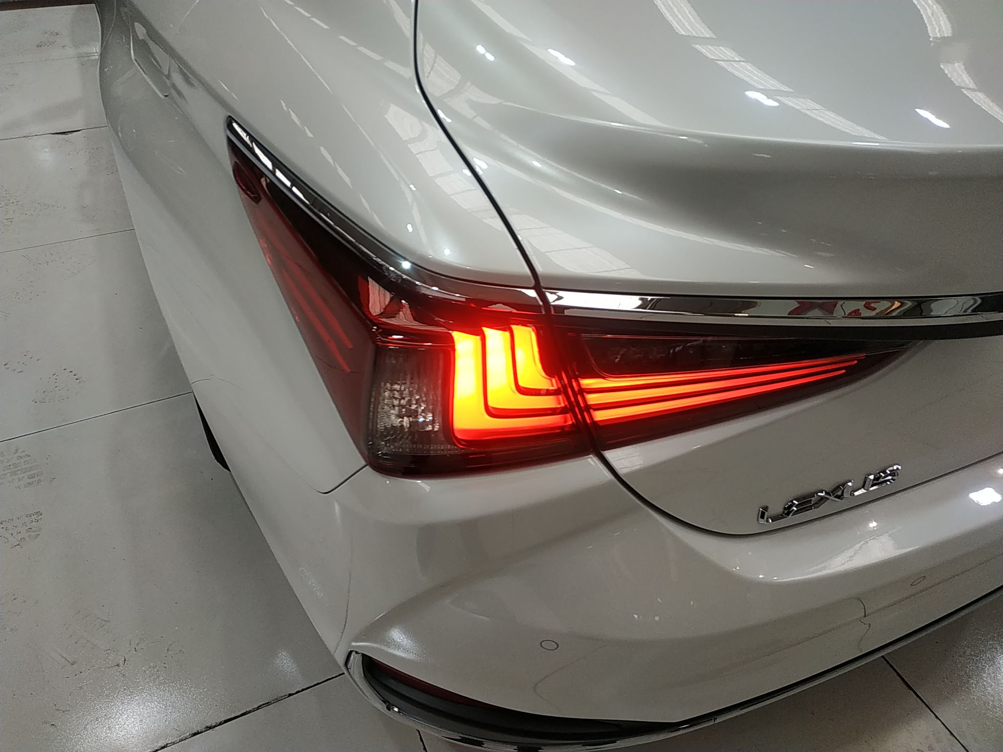 雷克萨斯ES 2018款 200 卓越版 国V