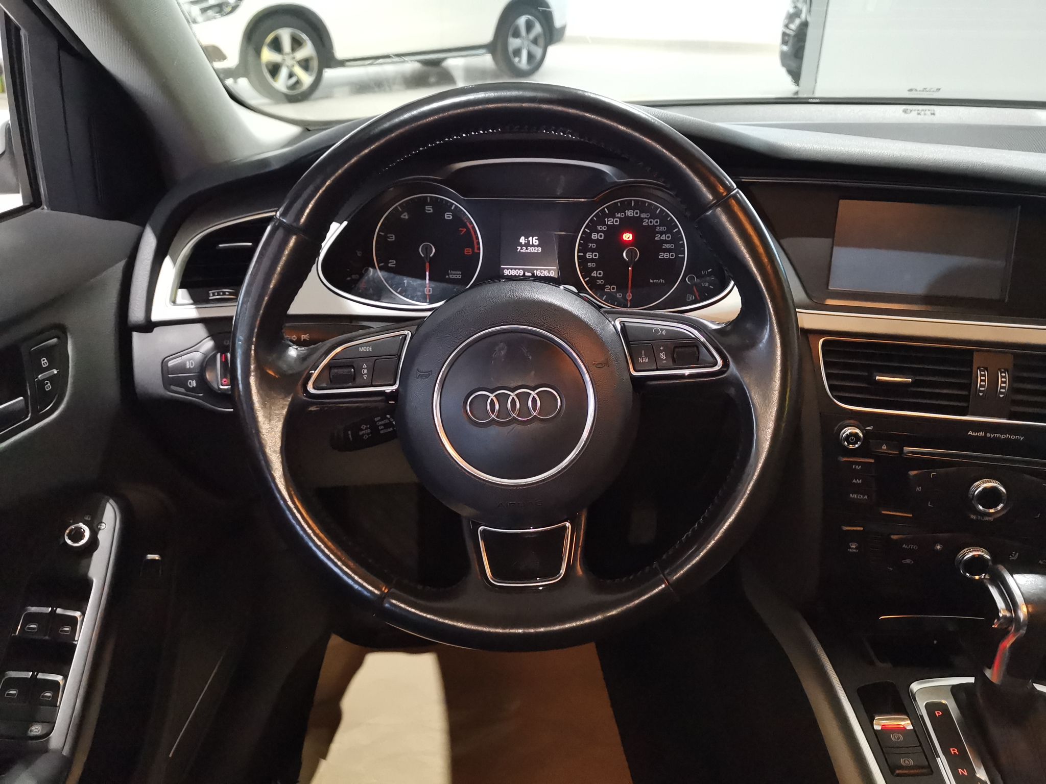 奥迪A4L 2013款 35 TFSI 自动标准型