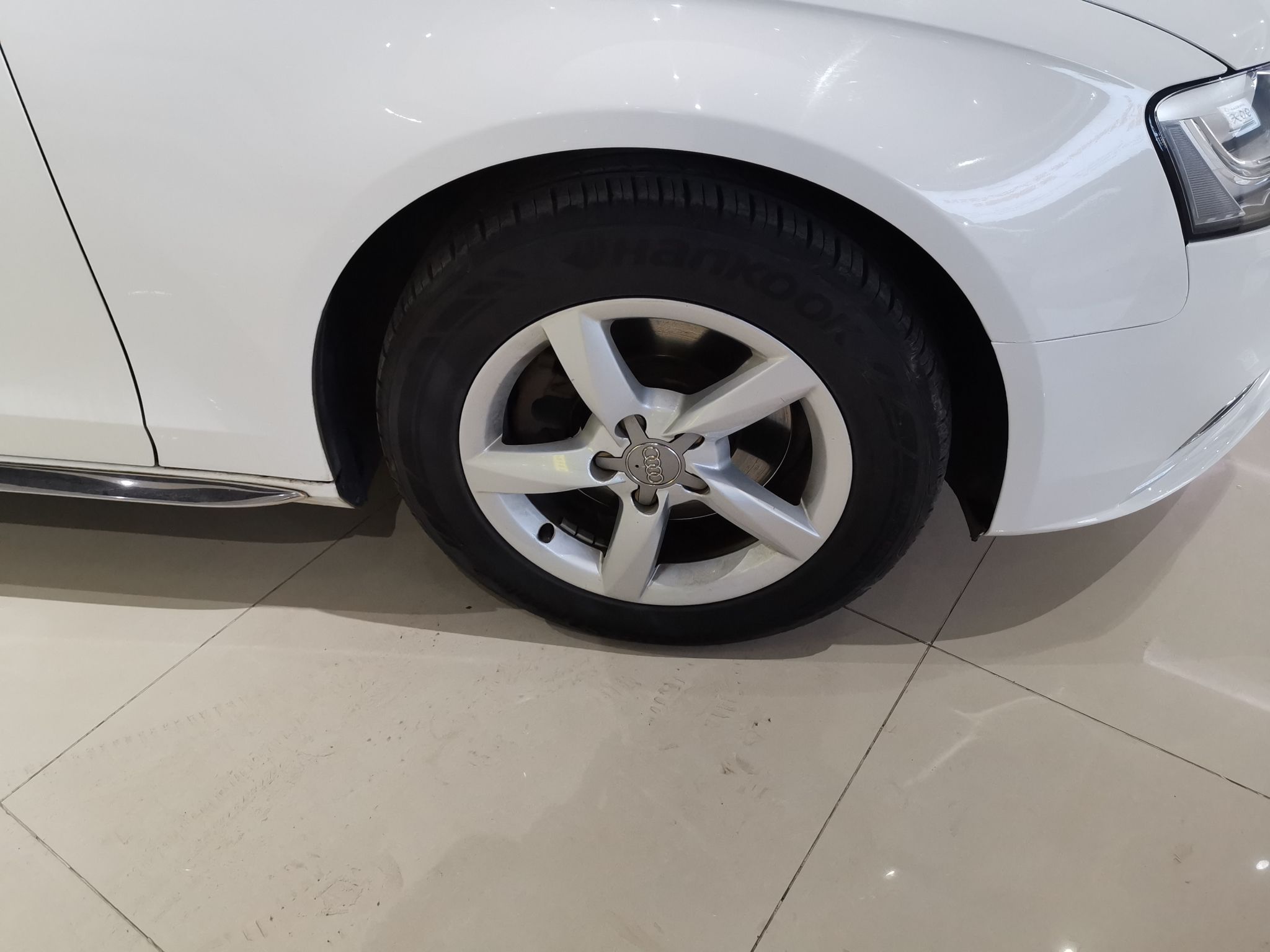 奥迪A4L 2013款 35 TFSI 自动标准型