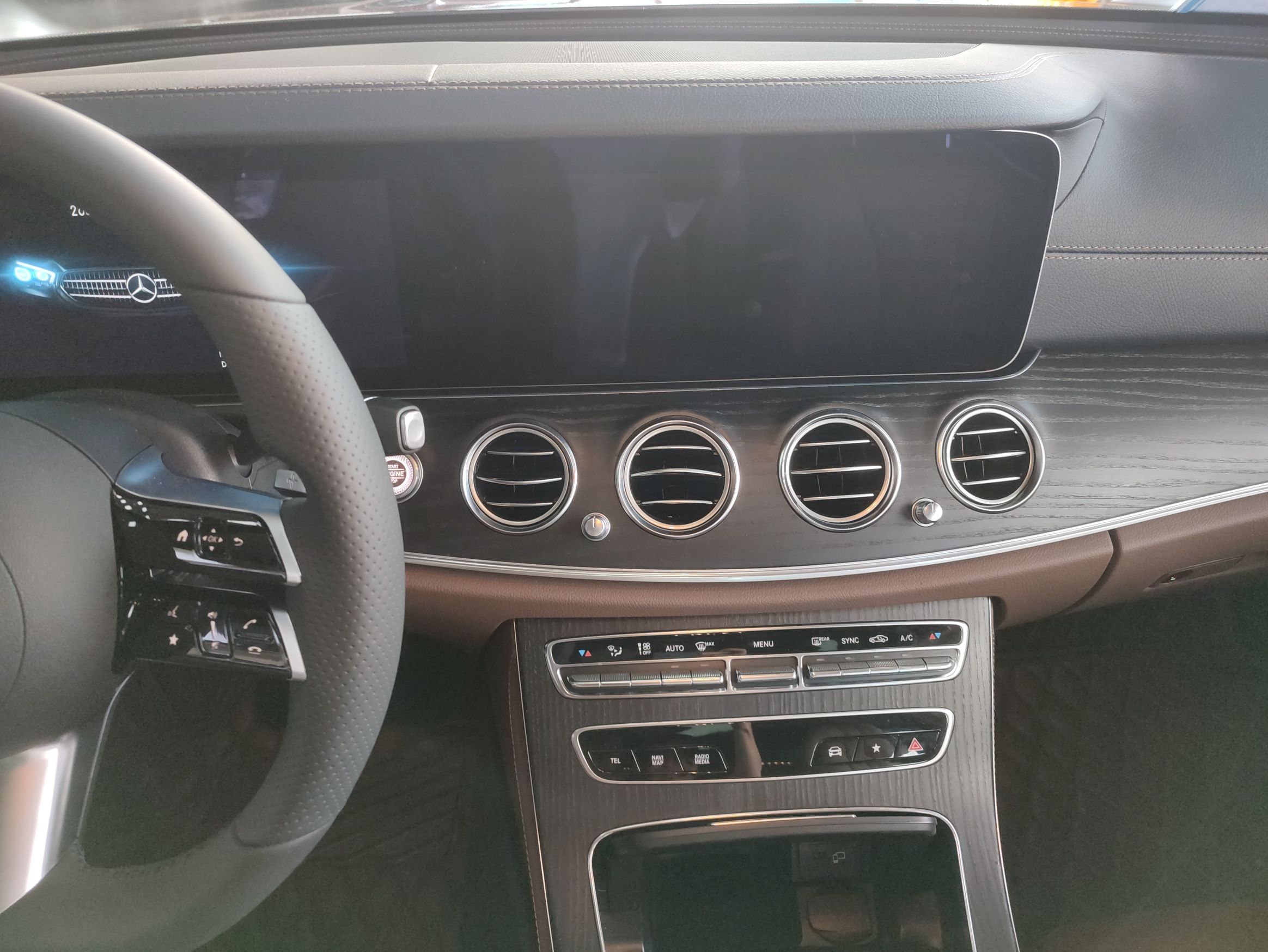 奔驰E级 2022款 改款三 E 300 L 运动时尚型