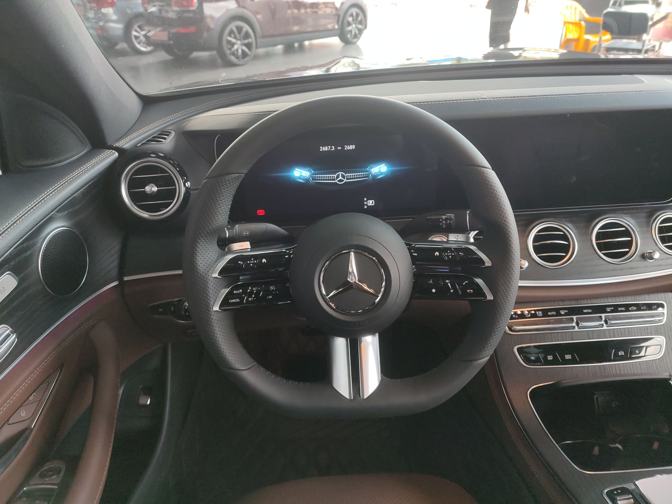 奔驰E级 2022款 改款三 E 300 L 运动时尚型