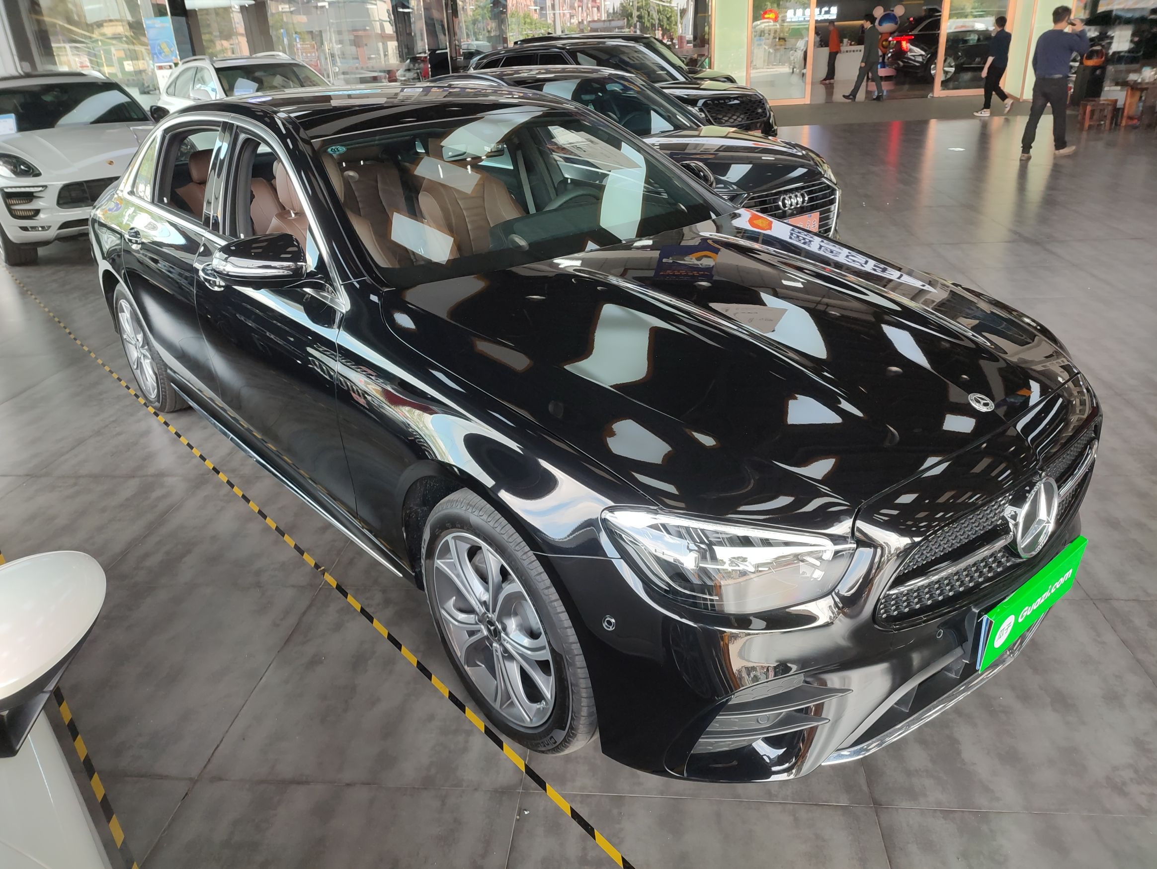 奔驰E级 2022款 改款三 E 300 L 运动时尚型