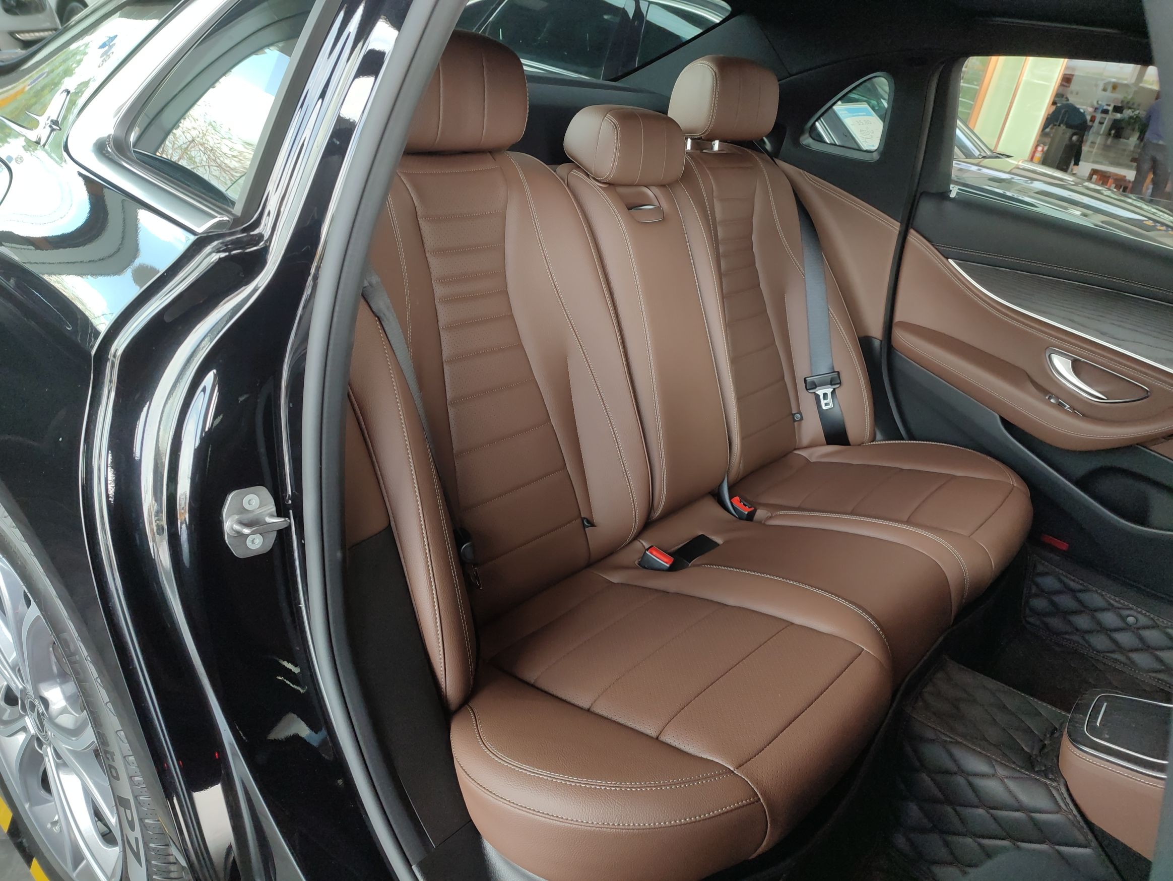 奔驰E级 2022款 改款三 E 300 L 运动时尚型