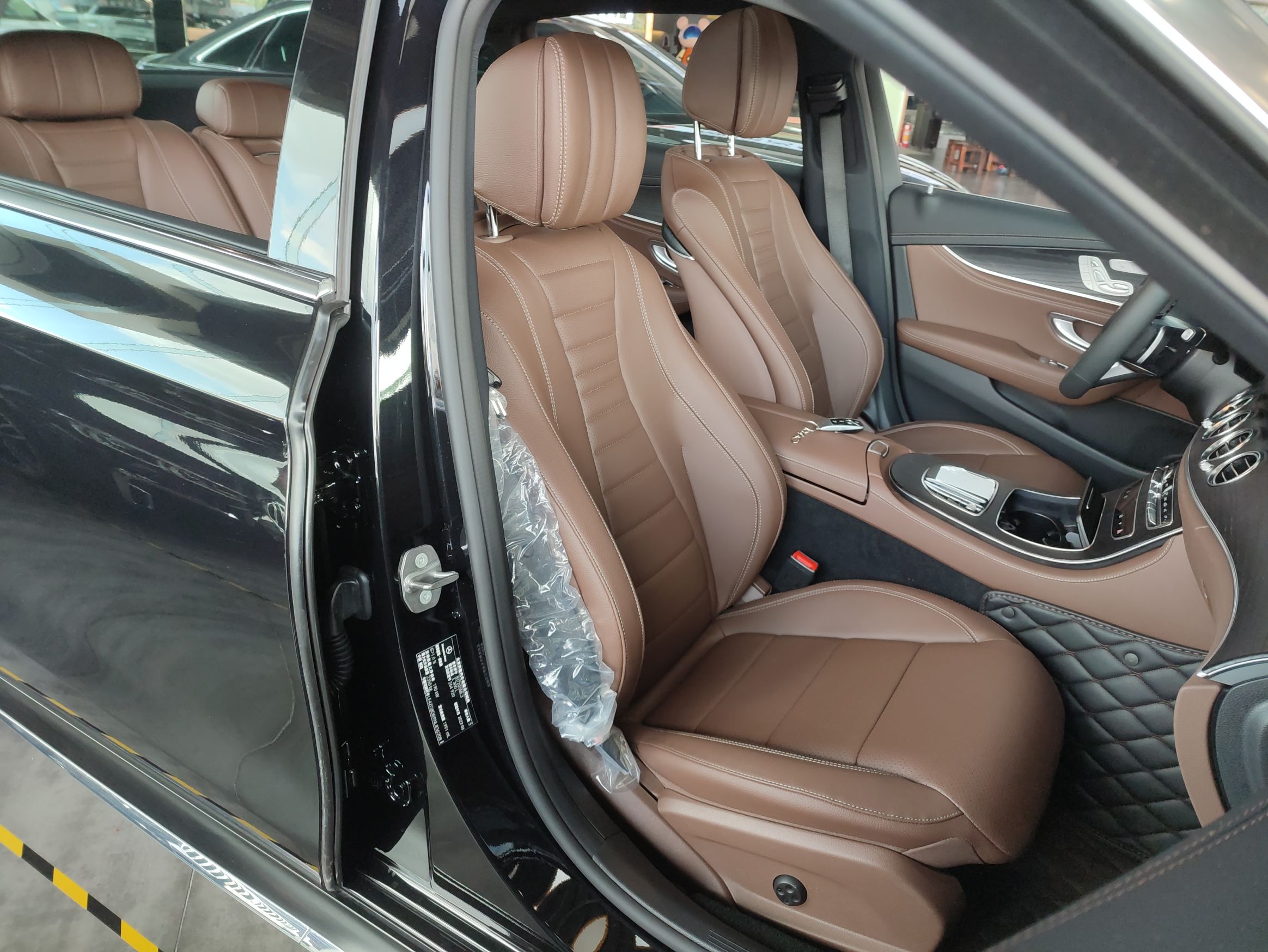 奔驰E级 2022款 改款三 E 300 L 运动时尚型