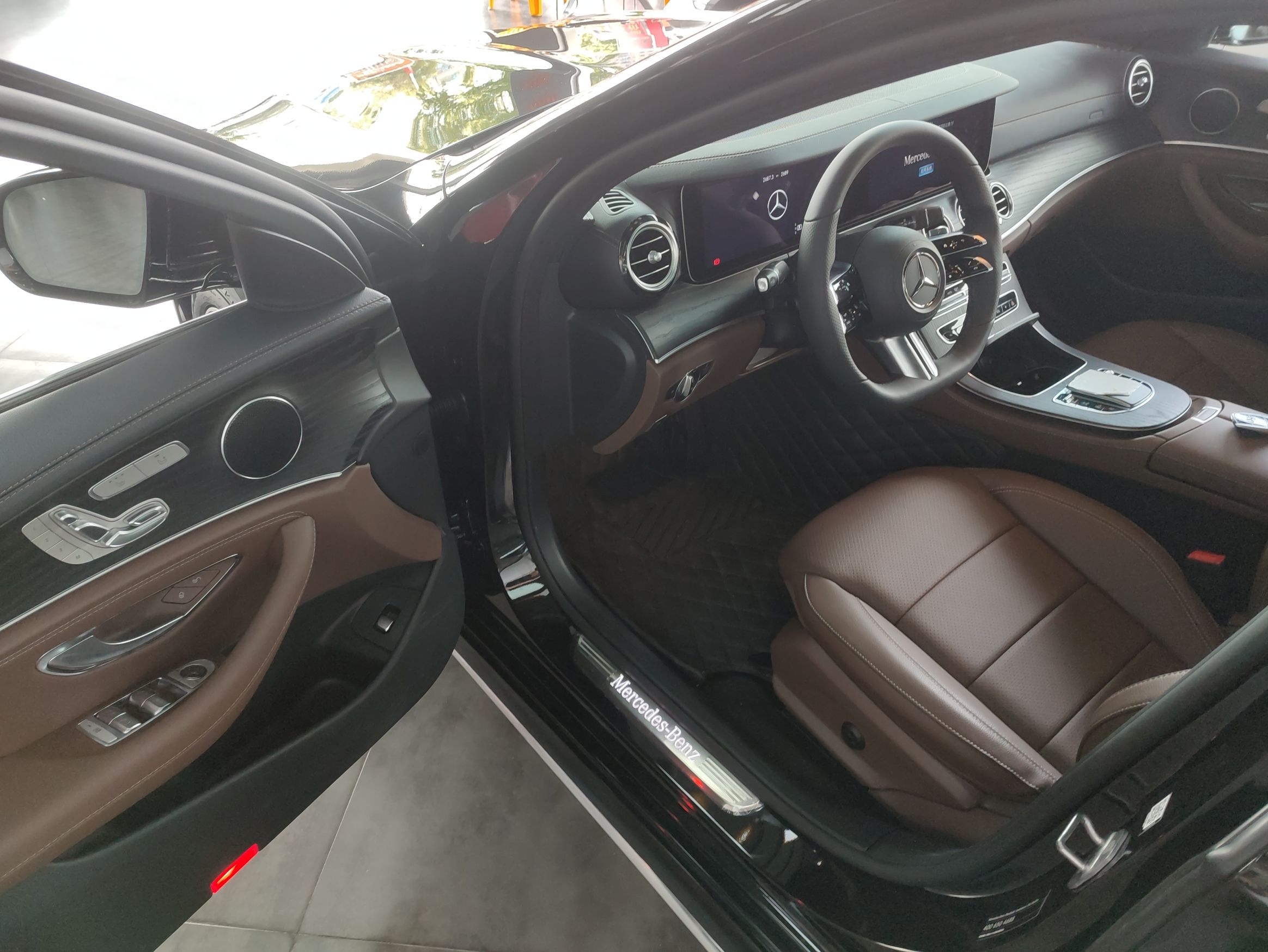 奔驰E级 2022款 改款三 E 300 L 运动时尚型