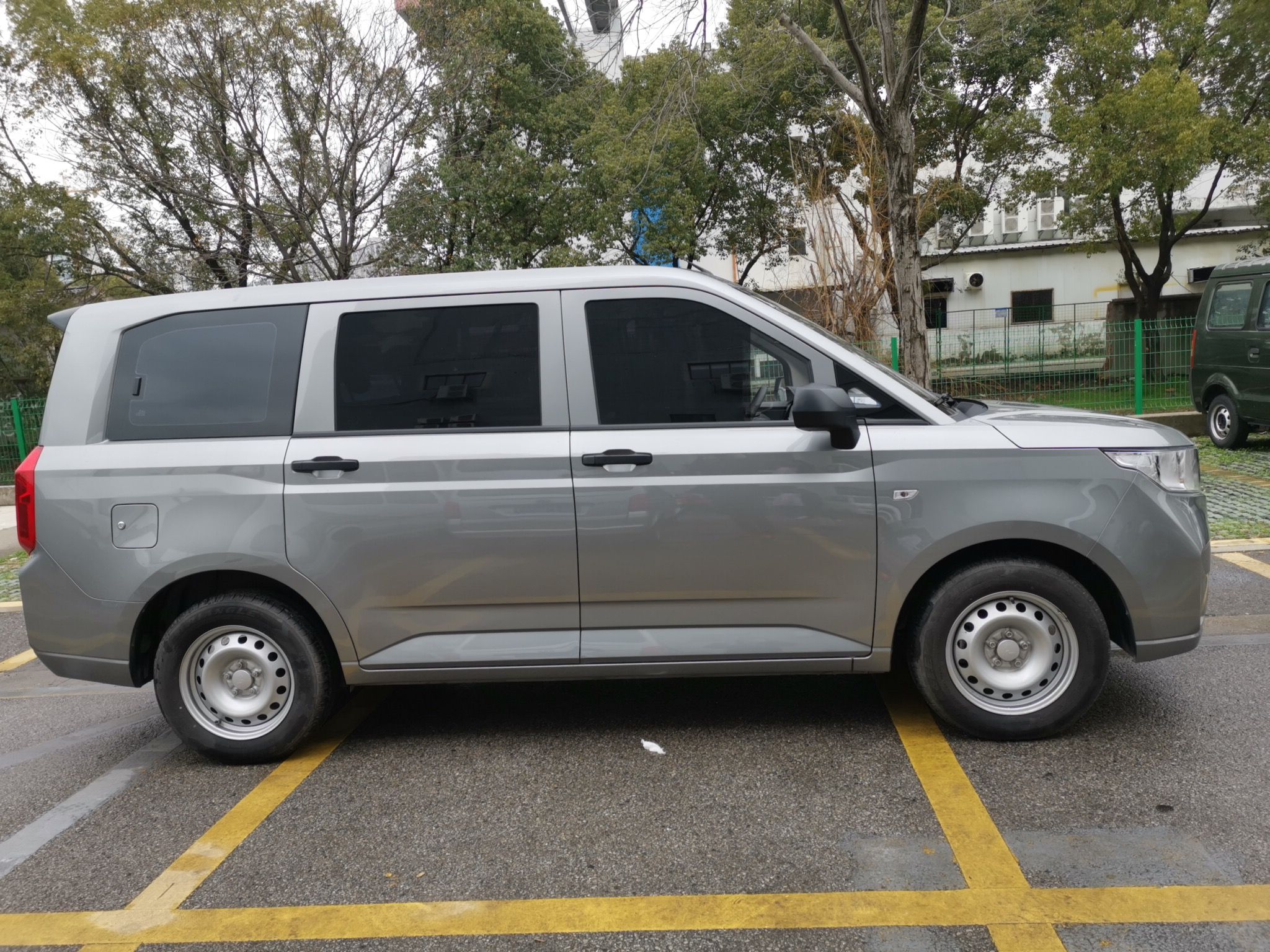 五菱汽车 五菱宏光PLUS 2020款 1.5L 手动标准型 5座